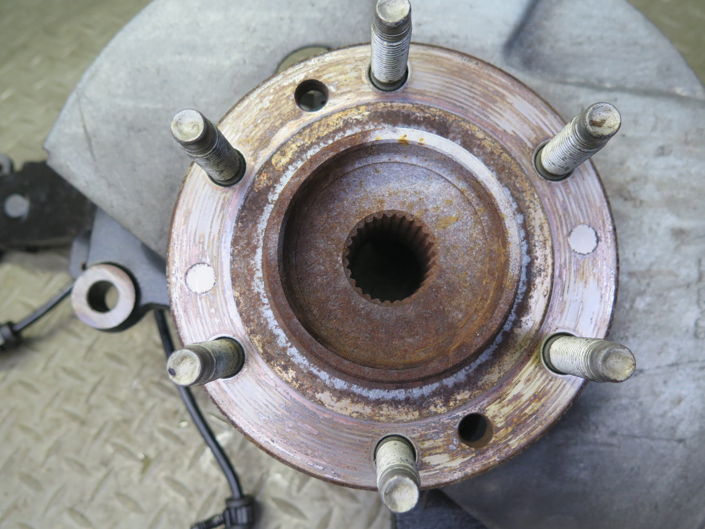 03-06 Chevrolet SSR Front Left Spindle Knuckle Wheel Hub Bearing OEM