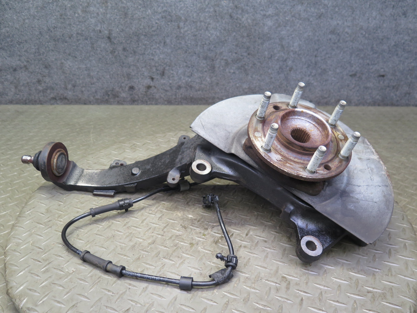 03-06 Chevrolet SSR Front Left Spindle Knuckle Wheel Hub Bearing OEM