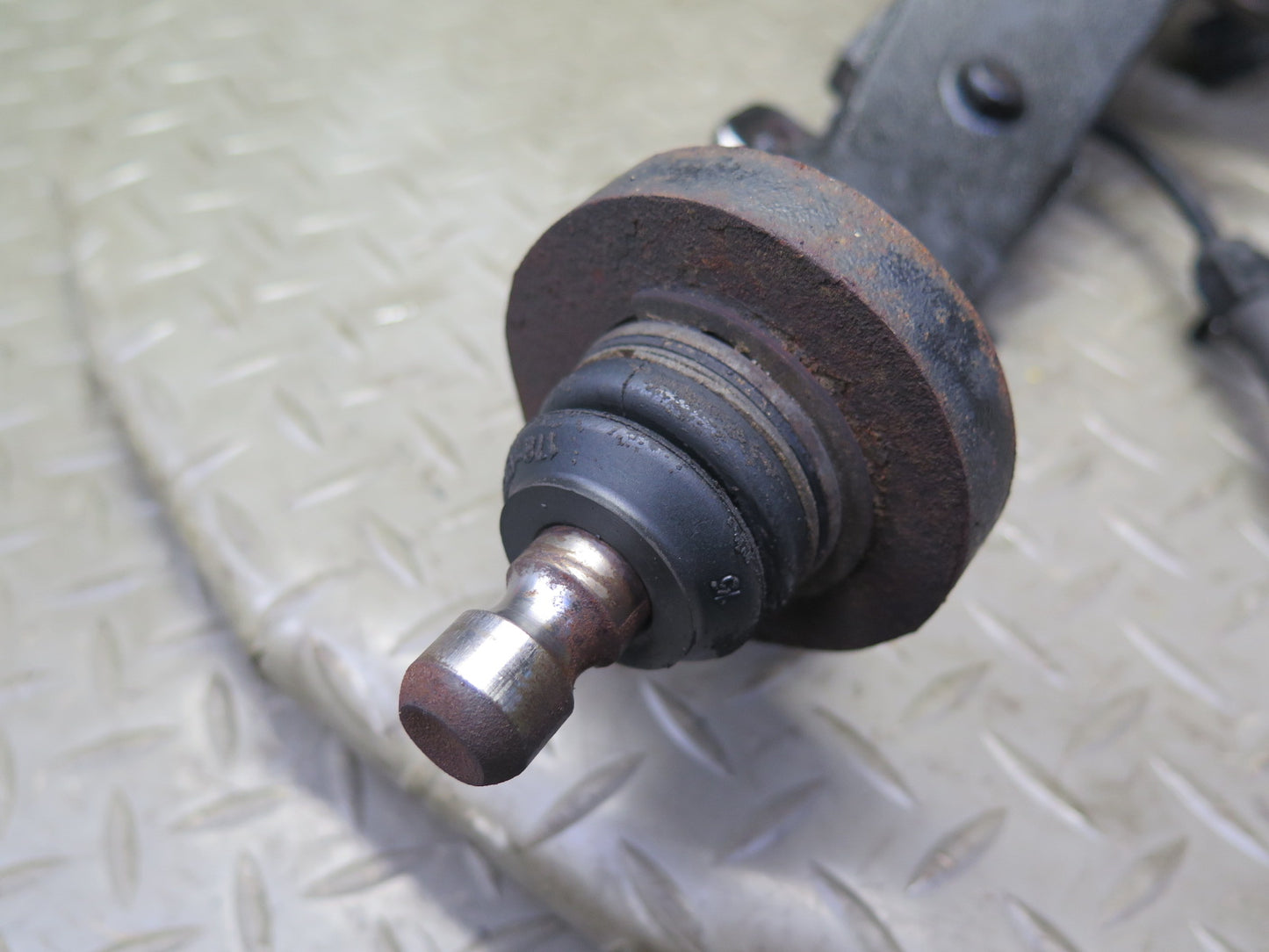 03-06 Chevrolet SSR Front Left Spindle Knuckle Wheel Hub Bearing OEM