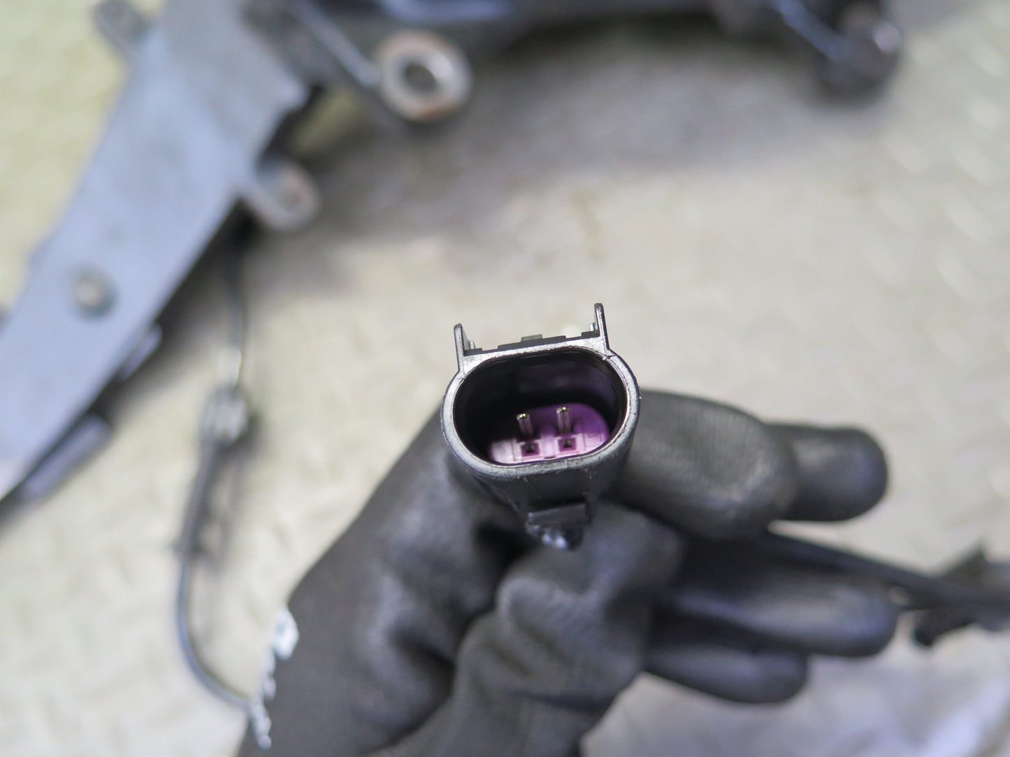 03-06 Chevrolet SSR Front Left Spindle Knuckle Wheel Hub Bearing OEM