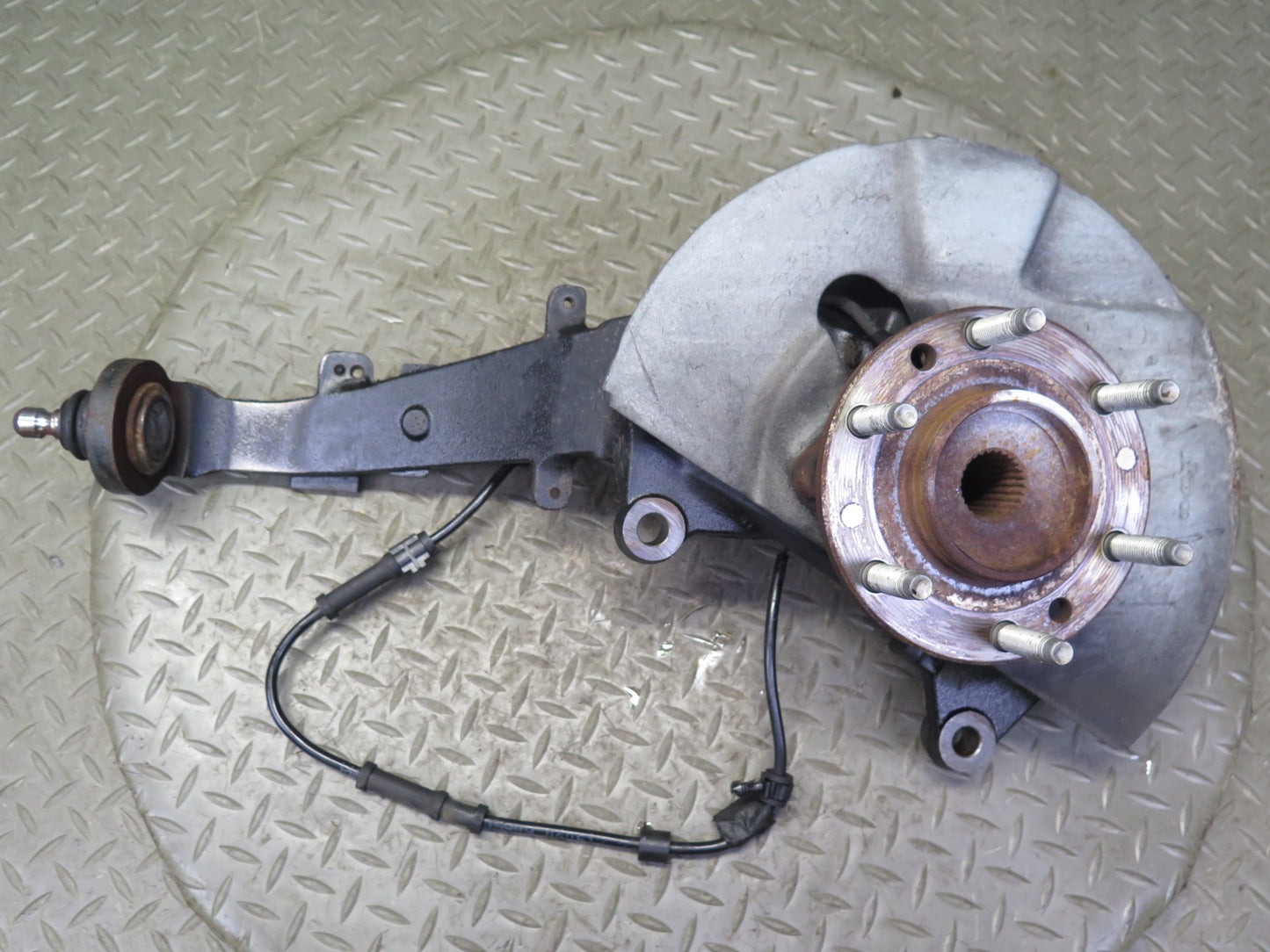 03-06 Chevrolet SSR Front Left Spindle Knuckle Wheel Hub Bearing OEM