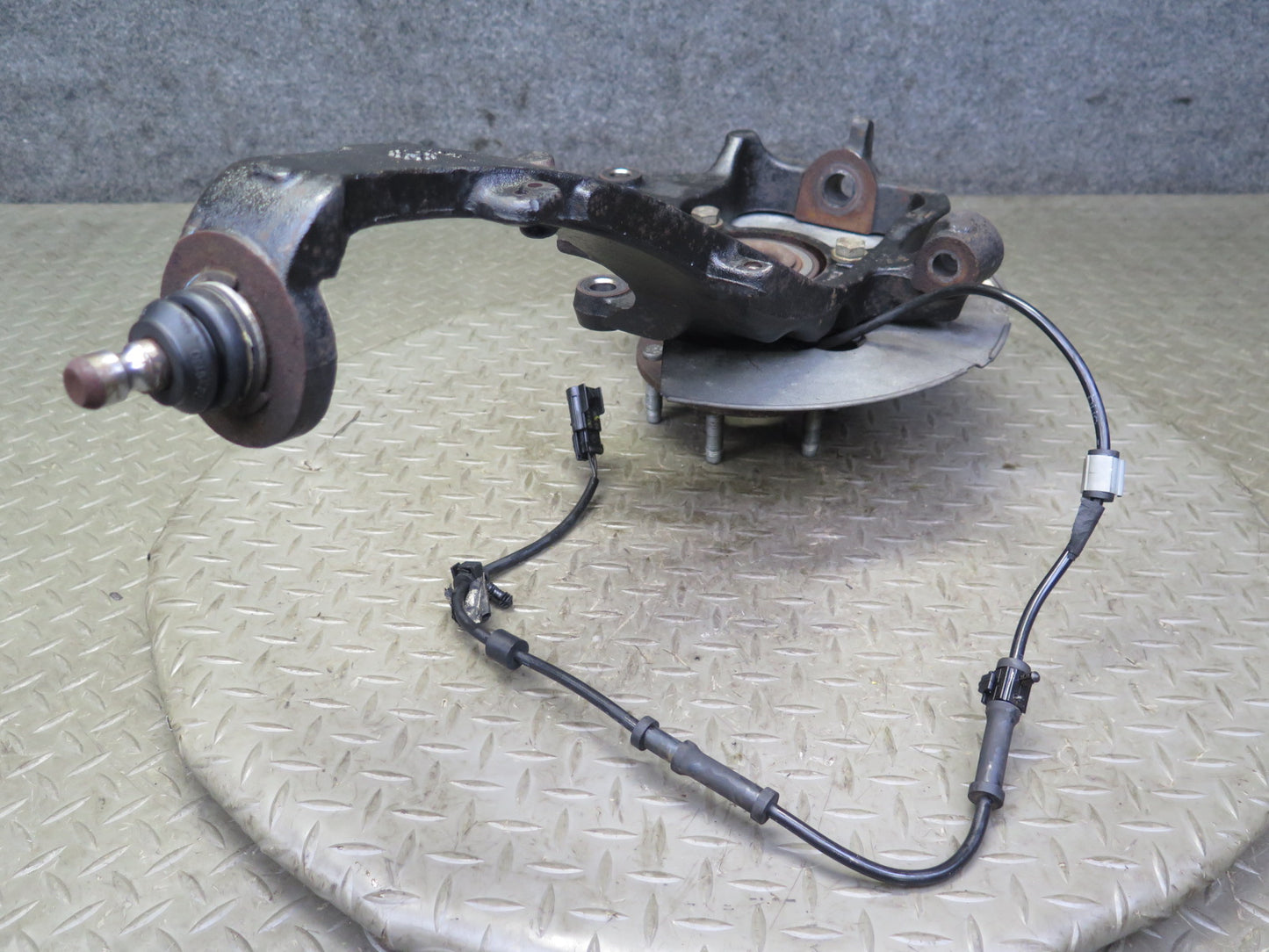 03-06 Chevrolet SSR Front Left Spindle Knuckle Wheel Hub Bearing OEM