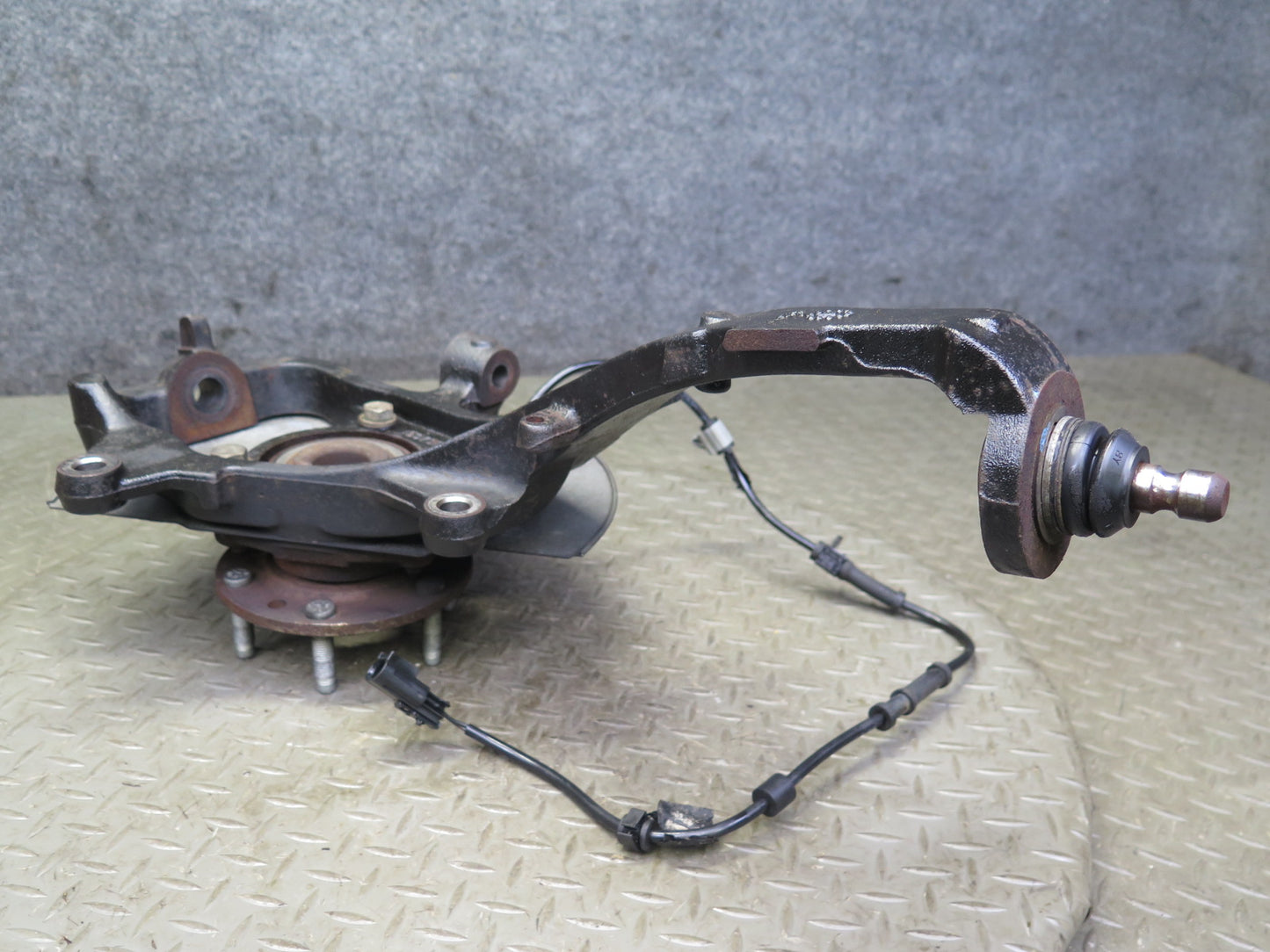 03-06 Chevrolet SSR Front Left Spindle Knuckle Wheel Hub Bearing OEM