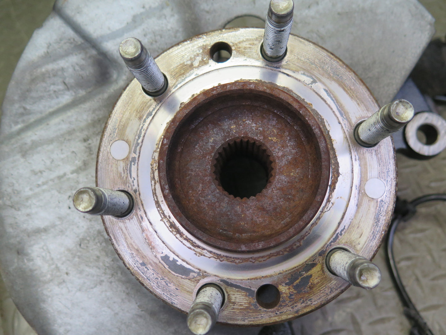 03-06 Chevrolet SSR Front Right Spindle Knuckle Wheel Hub Bearing OEM