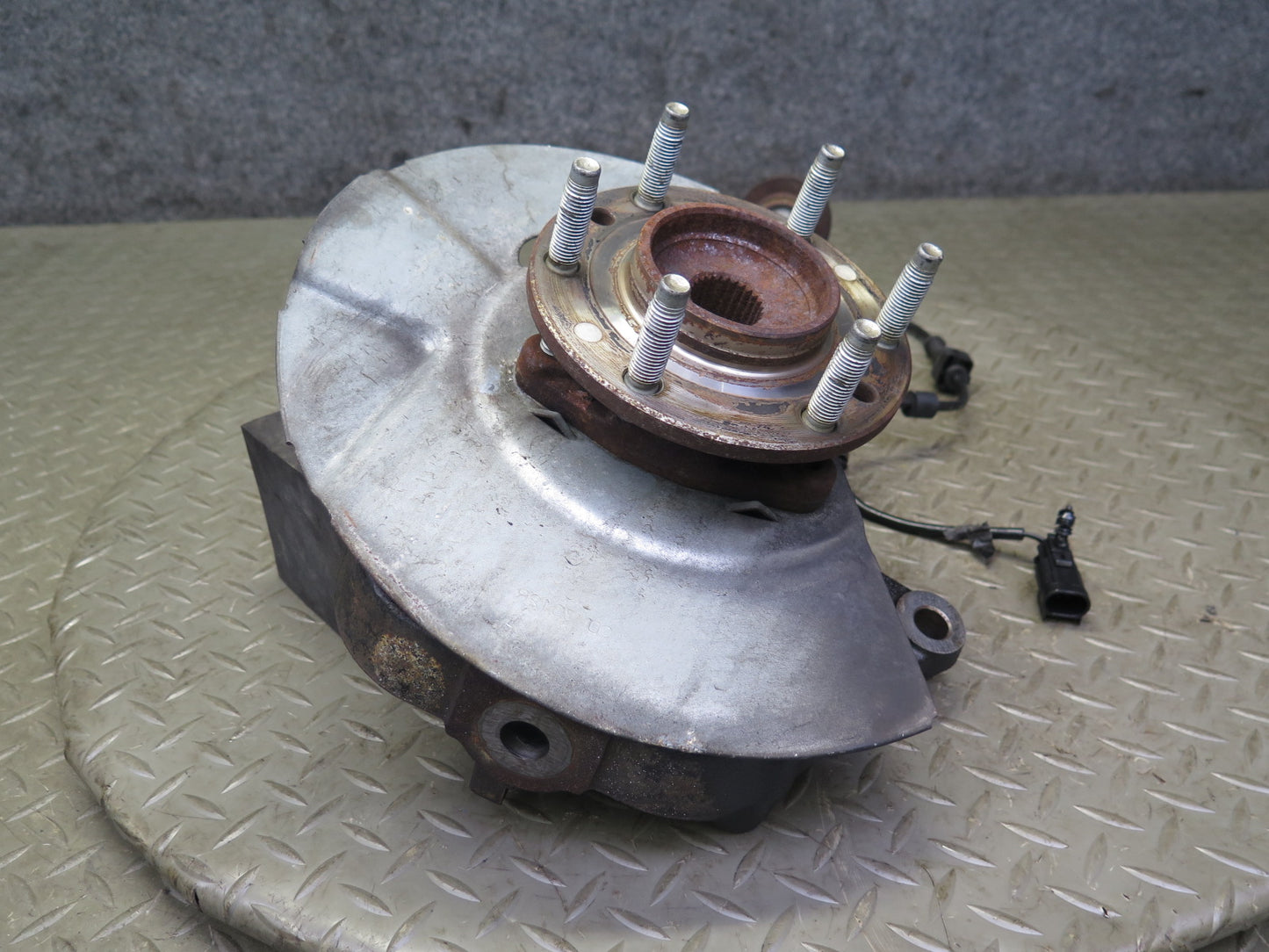 03-06 Chevrolet SSR Front Right Spindle Knuckle Wheel Hub Bearing OEM