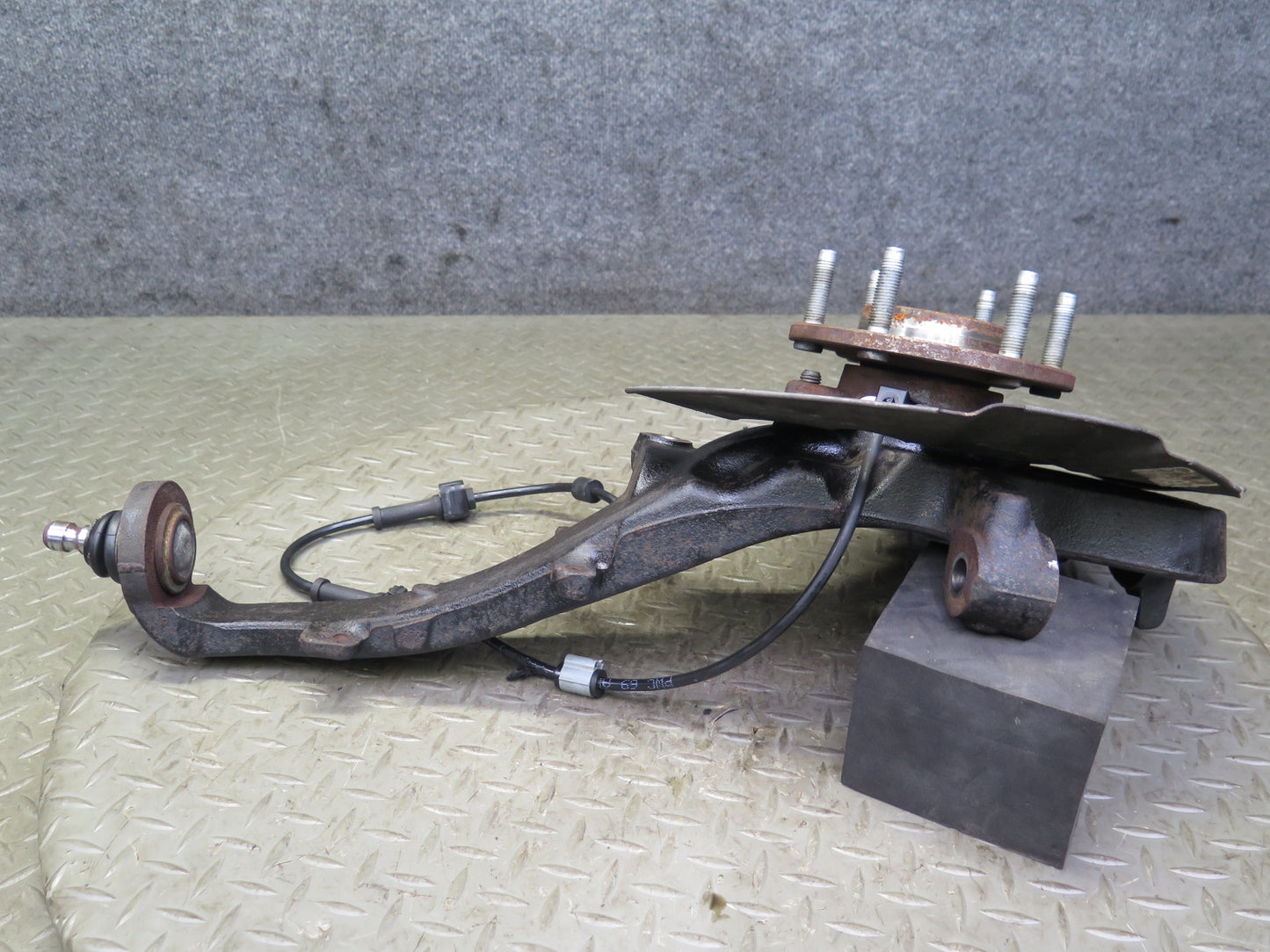 03-06 Chevrolet SSR Front Right Spindle Knuckle Wheel Hub Bearing OEM