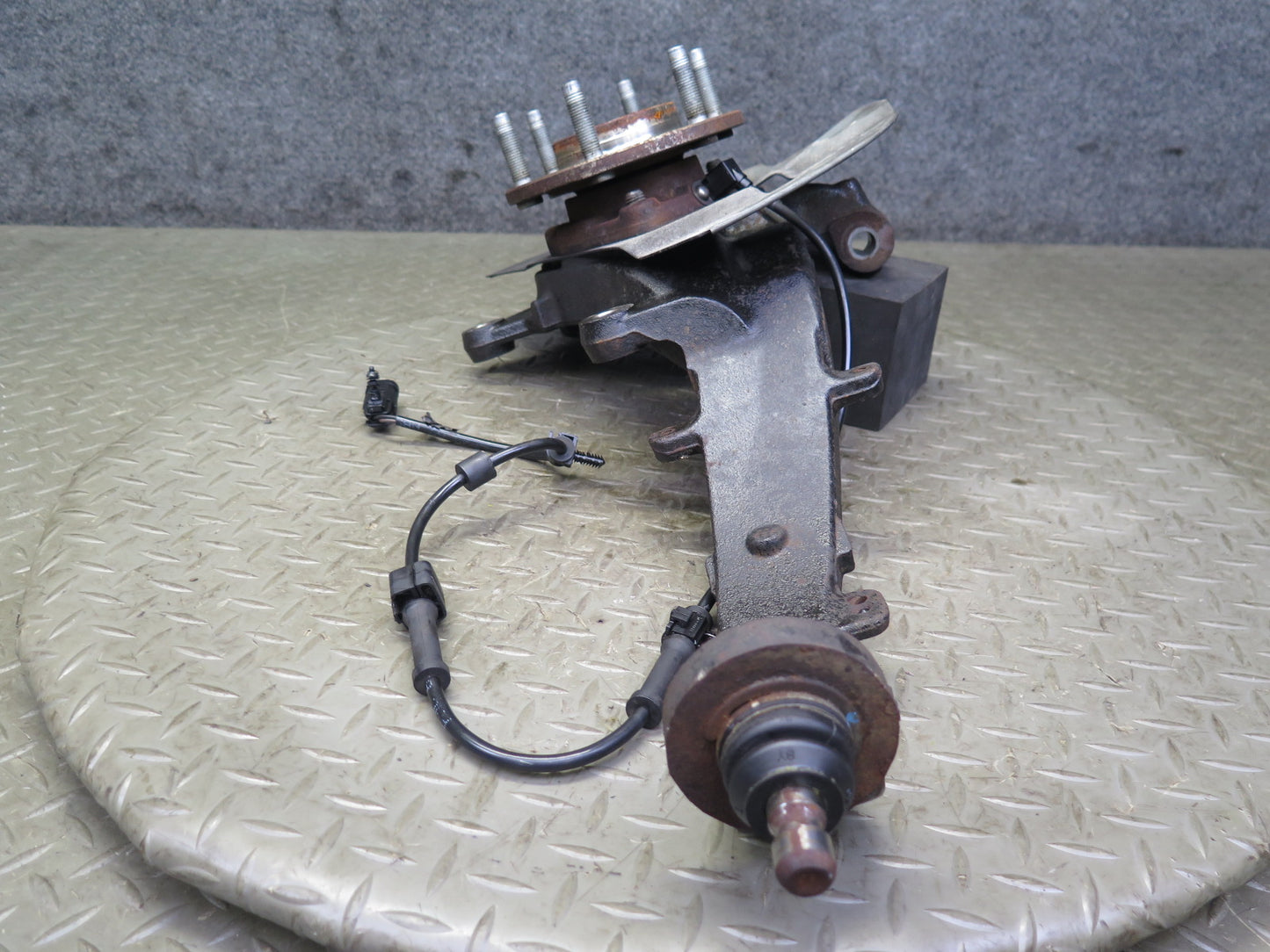 03-06 Chevrolet SSR Front Right Spindle Knuckle Wheel Hub Bearing OEM