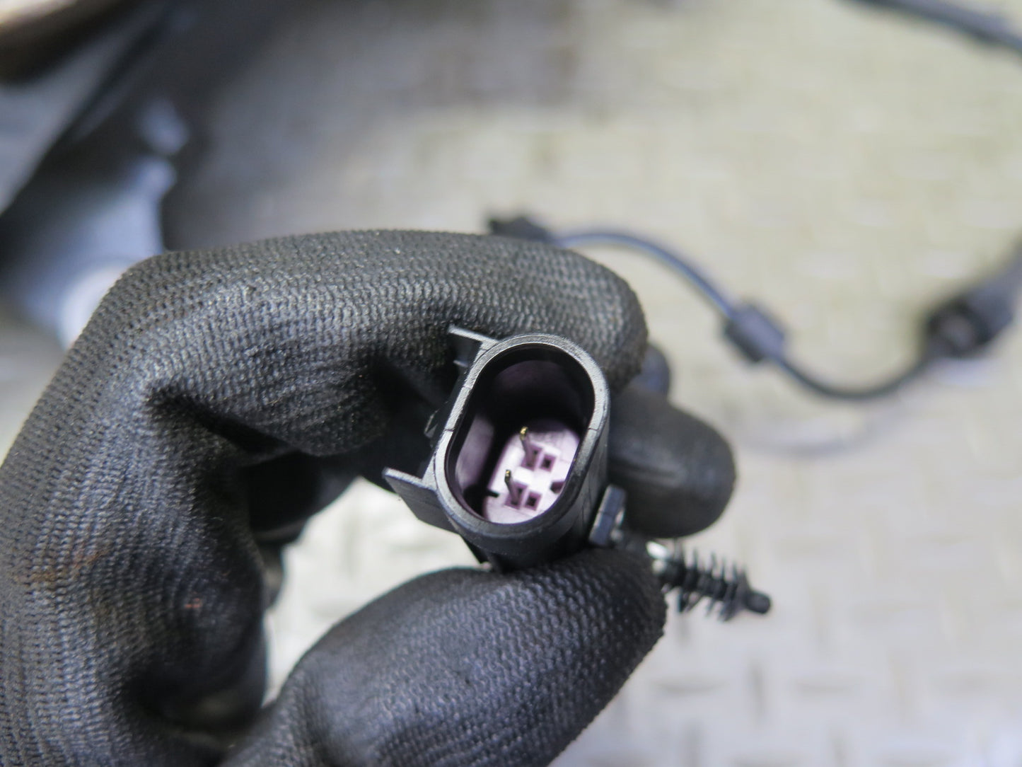 03-06 Chevrolet SSR Front Right Spindle Knuckle Wheel Hub Bearing OEM