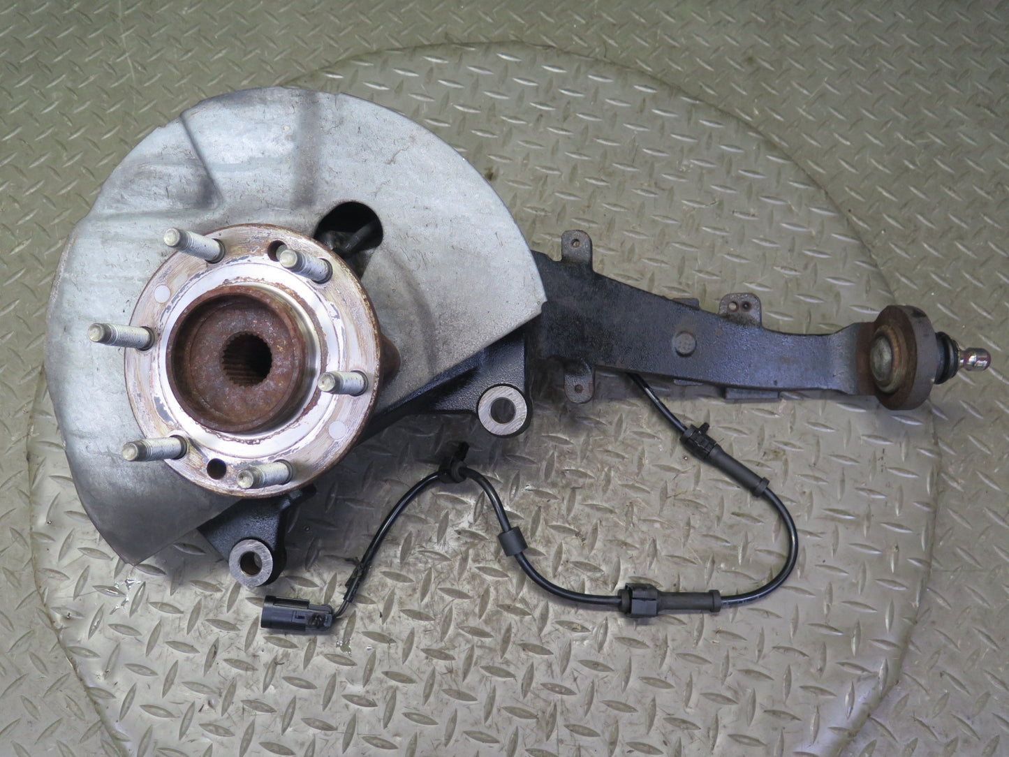 03-06 Chevrolet SSR Front Right Spindle Knuckle Wheel Hub Bearing OEM