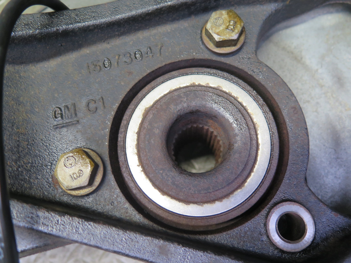 03-06 Chevrolet SSR Front Right Spindle Knuckle Wheel Hub Bearing OEM