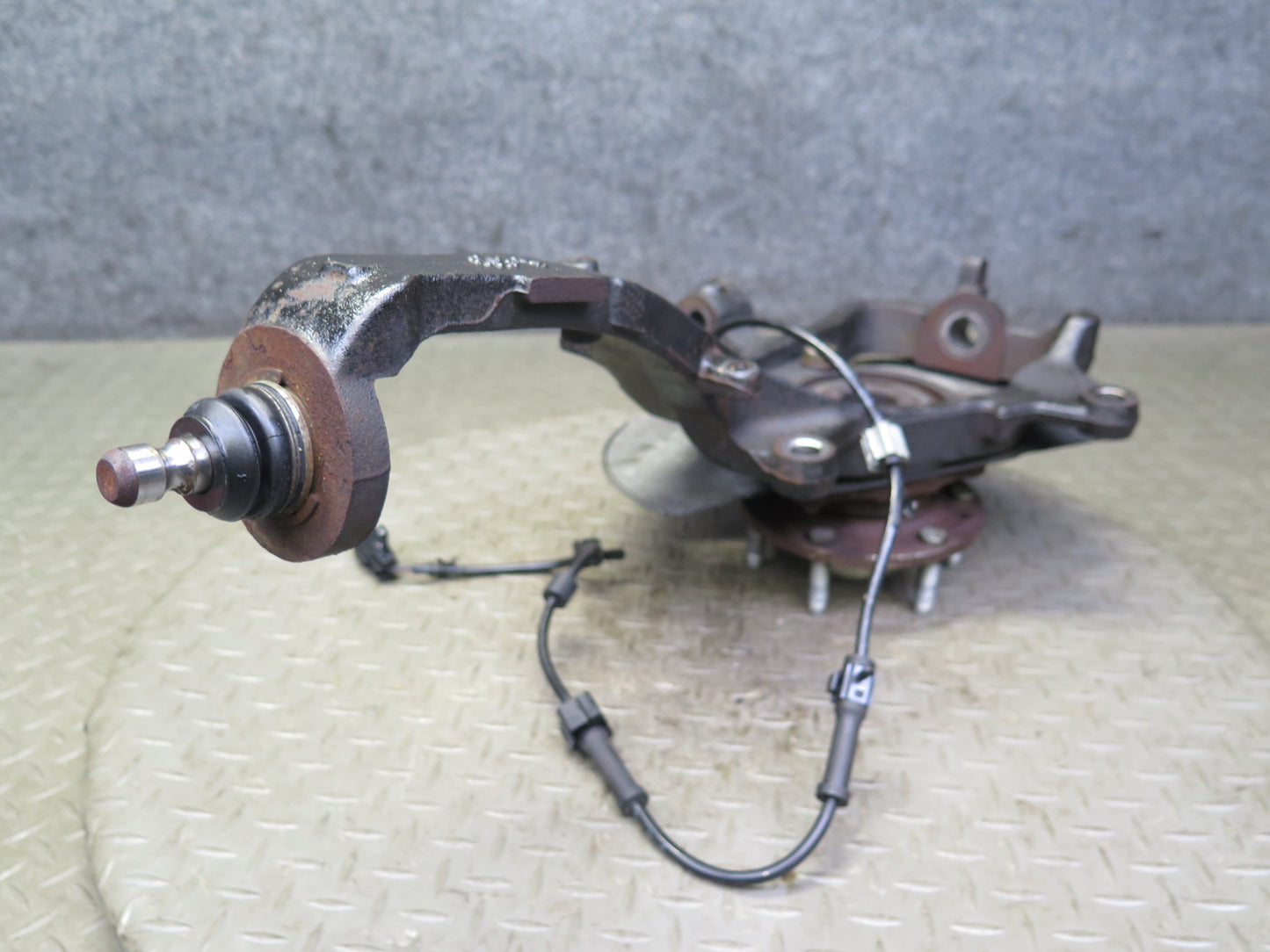 03-06 Chevrolet SSR Front Right Spindle Knuckle Wheel Hub Bearing OEM