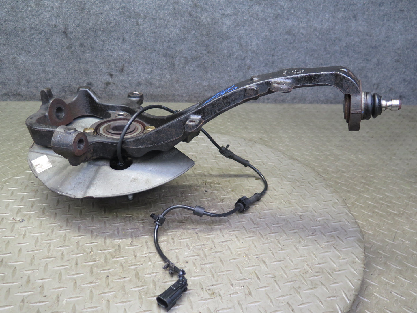 03-06 Chevrolet SSR Front Right Spindle Knuckle Wheel Hub Bearing OEM