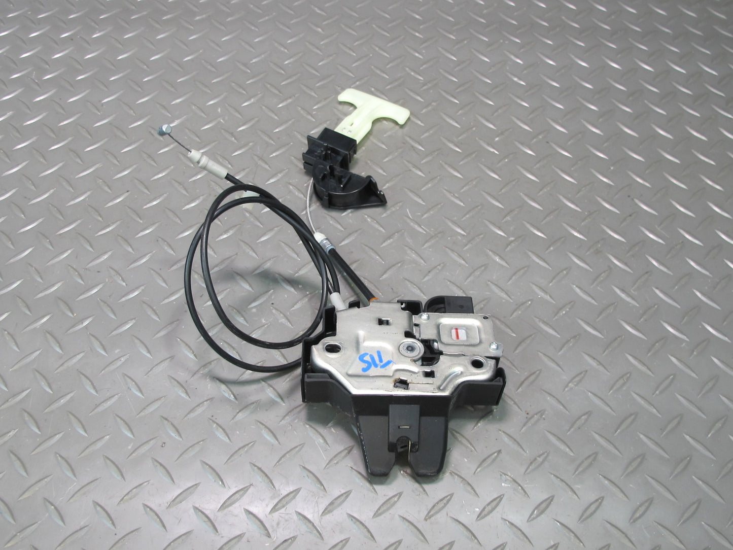 08-14 Lexus USE20L Is-f Trunk Lock Latch Actuator w Cable Release Handle Set OEM