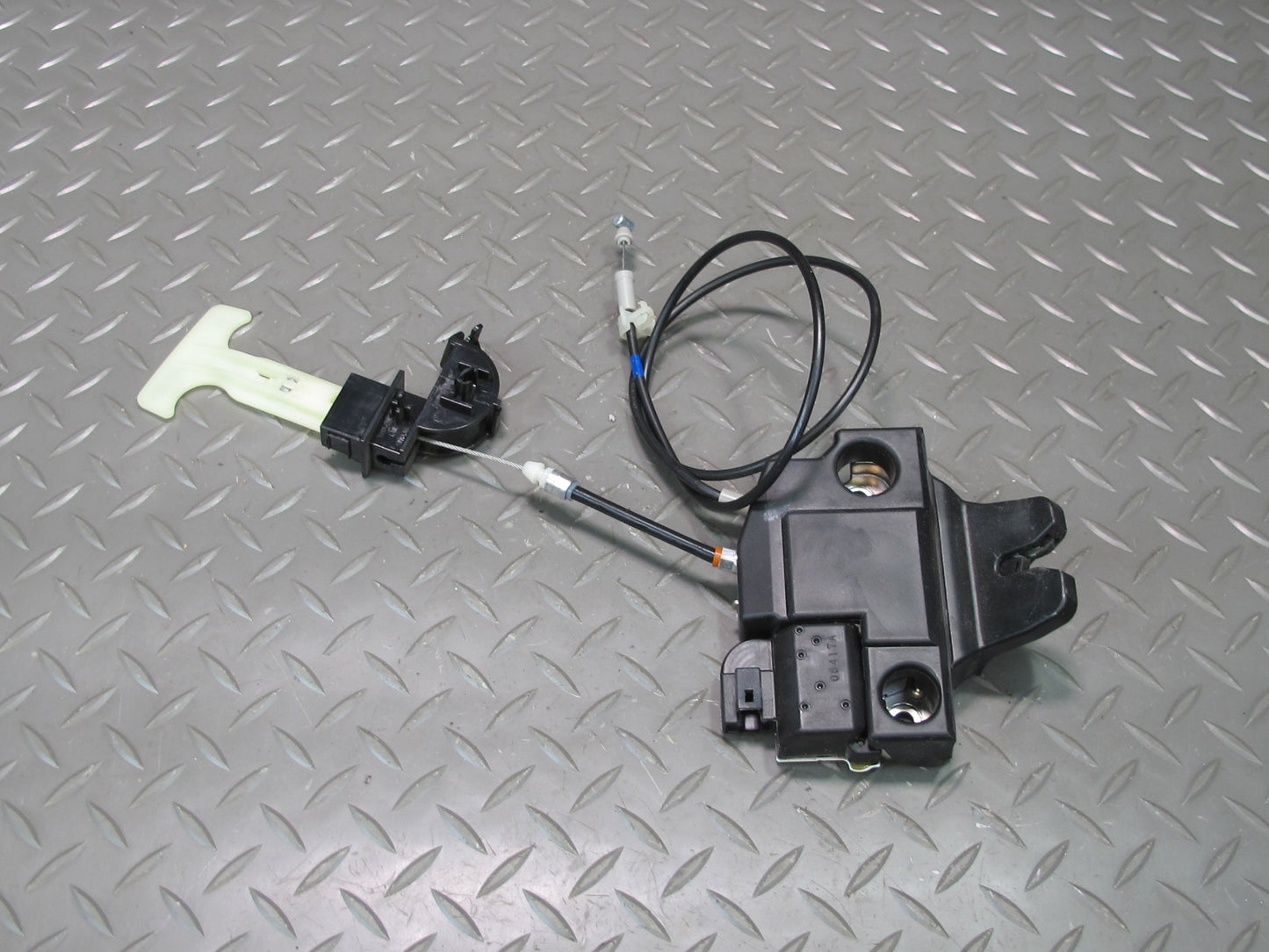 08-14 Lexus USE20L Is-f Trunk Lock Latch Actuator w Cable Release Handle Set OEM