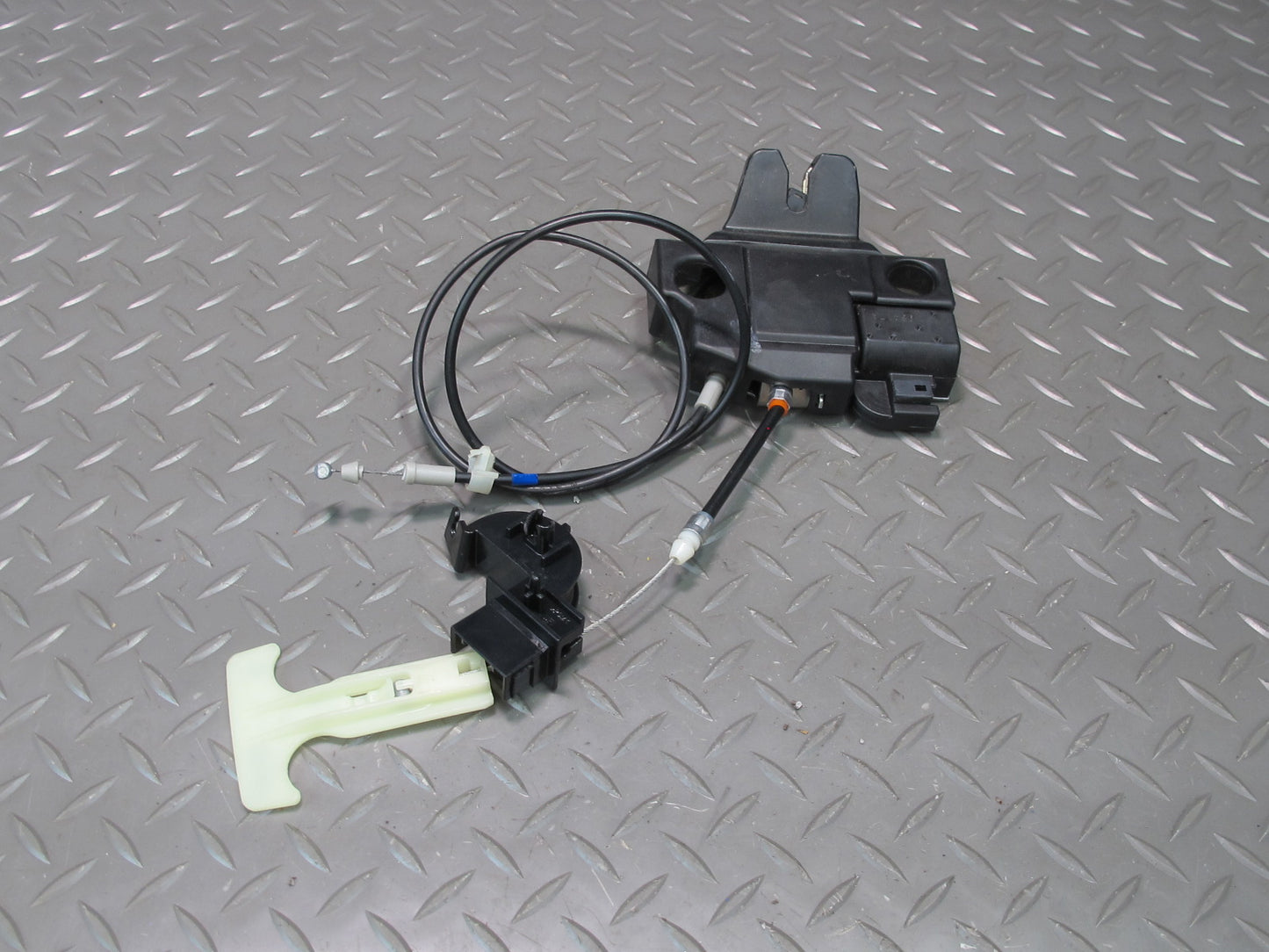 08-14 Lexus USE20L Is-f Trunk Lock Latch Actuator w Cable Release Handle Set OEM