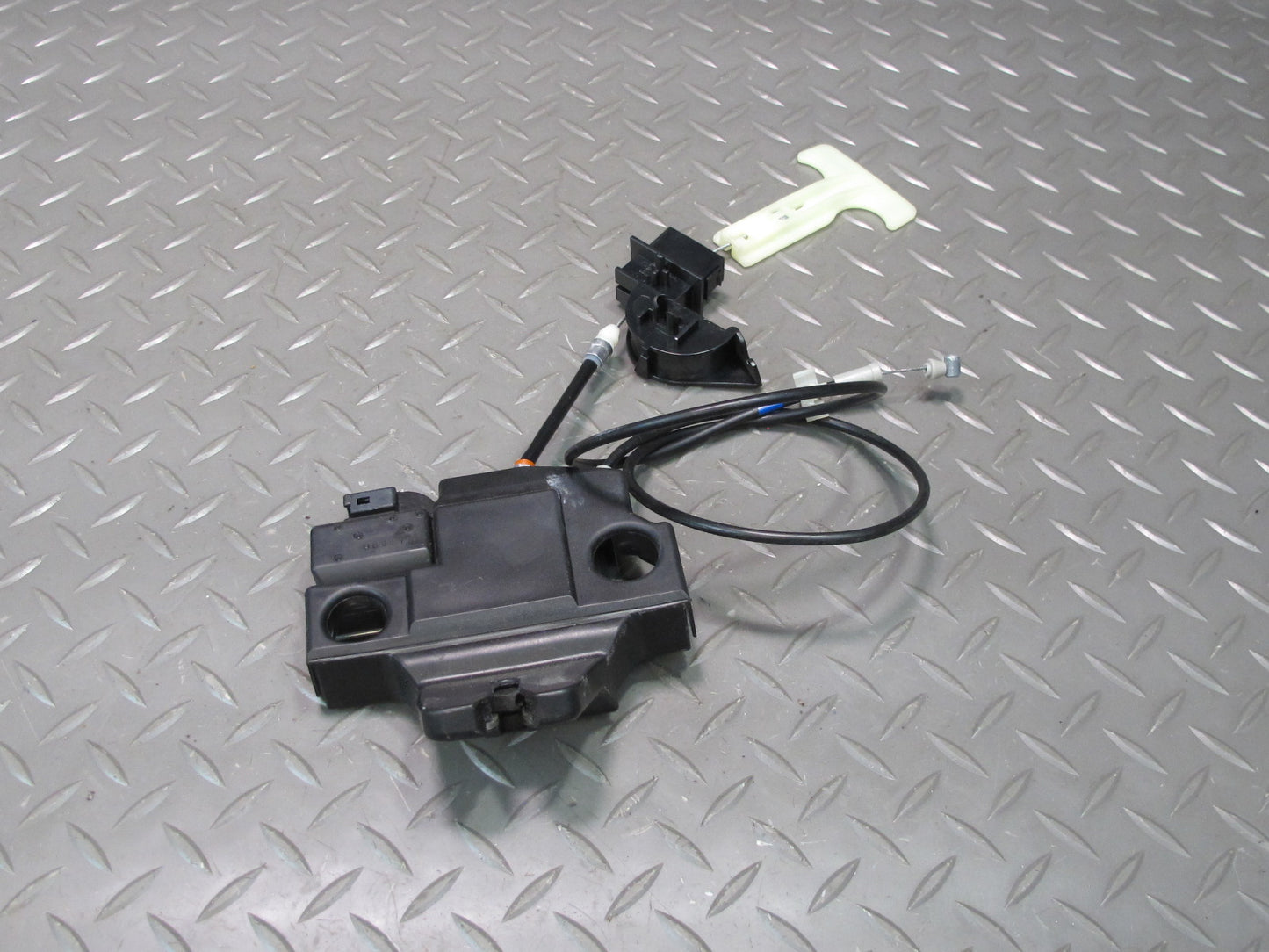 08-14 Lexus USE20L Is-f Trunk Lock Latch Actuator w Cable Release Handle Set OEM