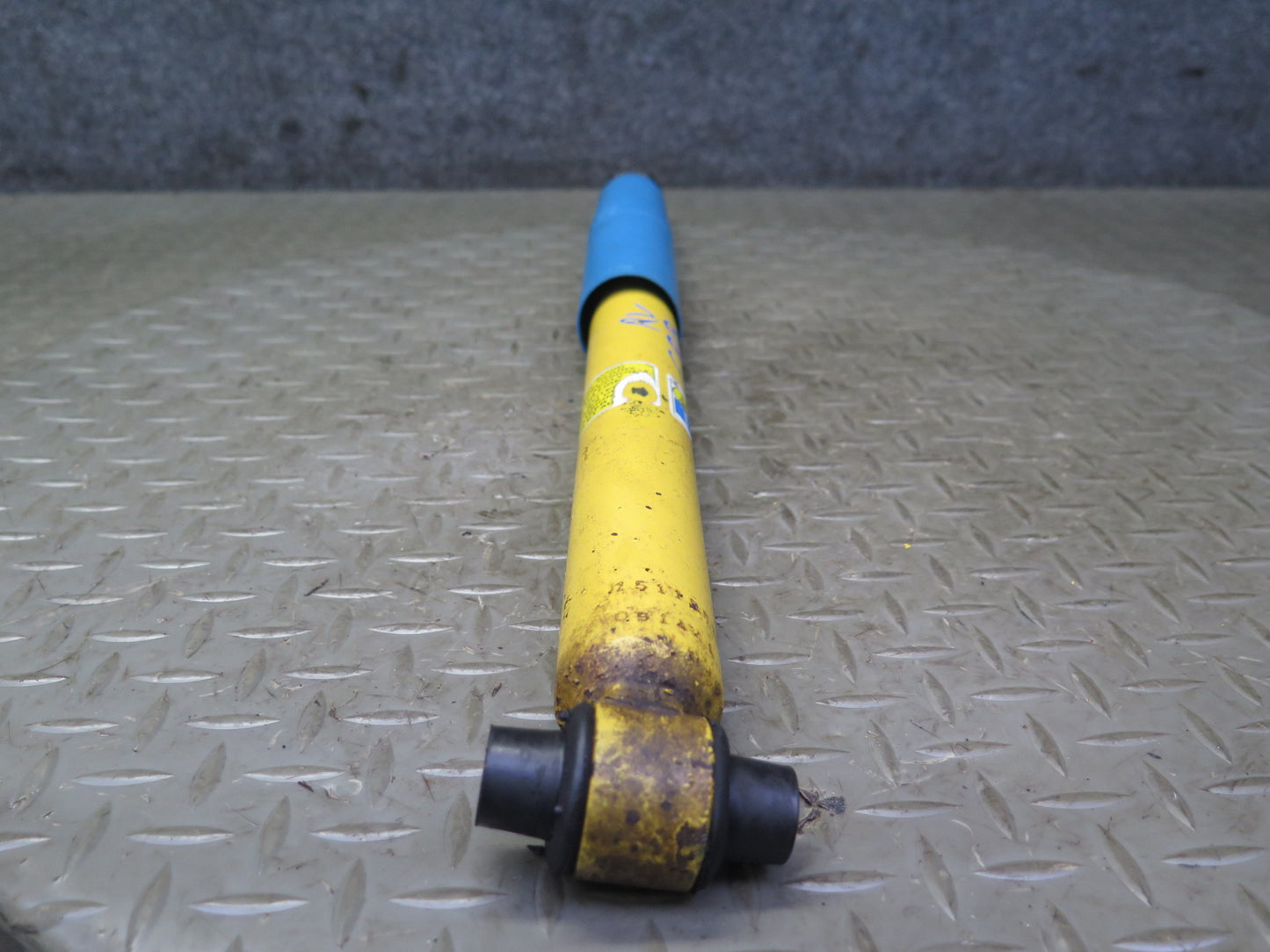 03-06 Chevrolet SSR A/T Set of 2 Rear Left & Right Strut Shock Absorber Bilstein