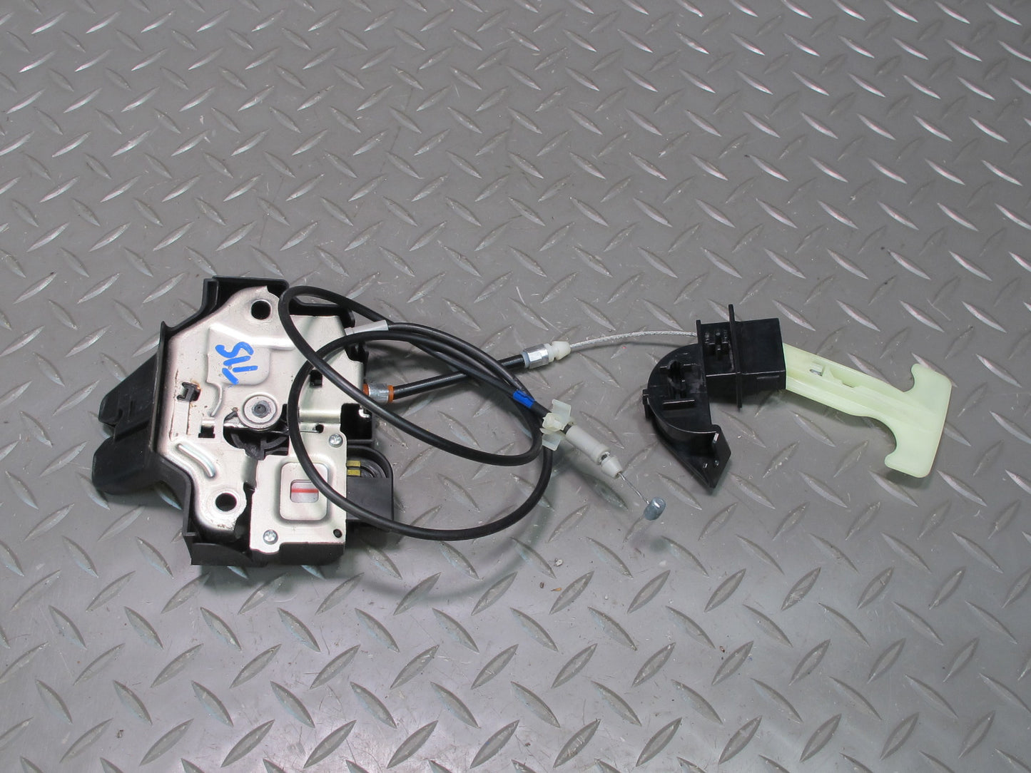 08-14 Lexus USE20L Is-f Trunk Lock Latch Actuator w Cable Release Handle Set OEM