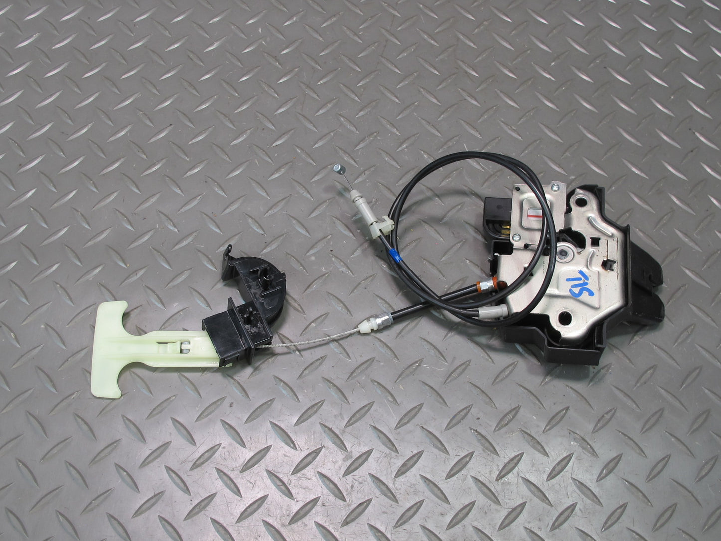 08-14 Lexus USE20L Is-f Trunk Lock Latch Actuator w Cable Release Handle Set OEM