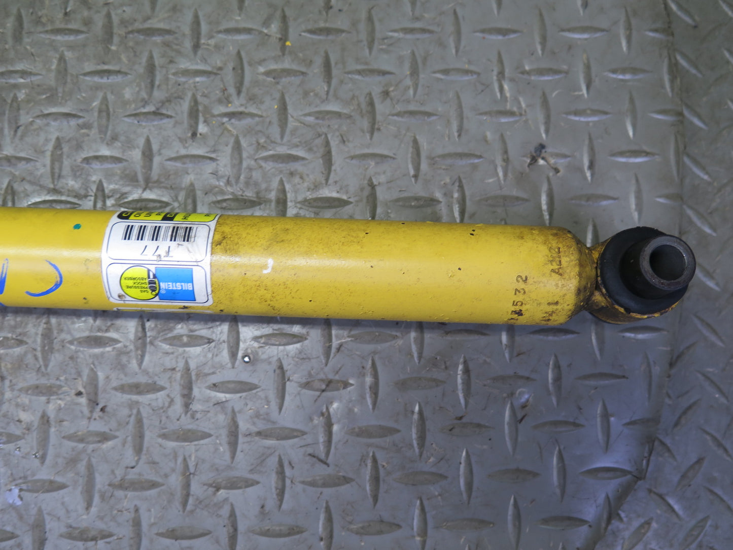 03-06 Chevrolet SSR A/T Set of 2 Rear Left & Right Strut Shock Absorber Bilstein