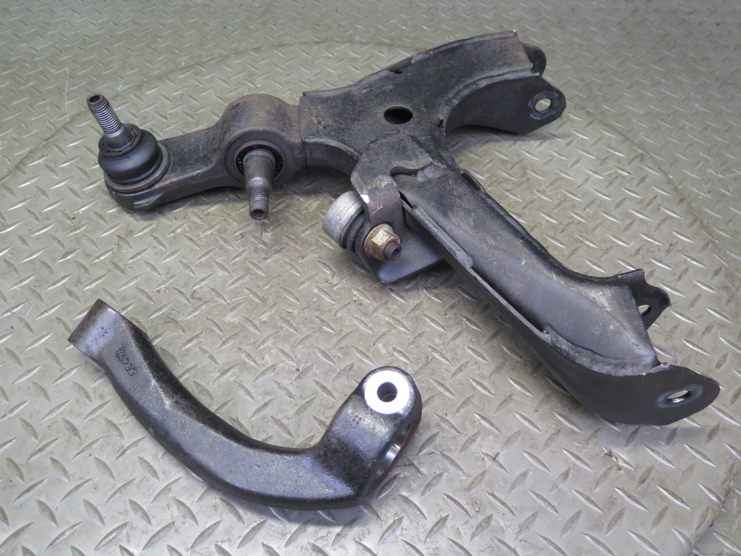 03-06 Chevrolet SSR Set of 2 Front Left Suspension Yoke & Lower Control Arm OEM