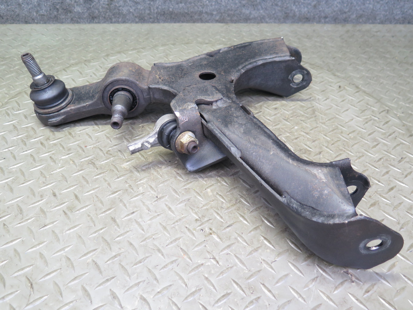 03-06 Chevrolet SSR Set of 2 Front Left Suspension Yoke & Lower Control Arm OEM