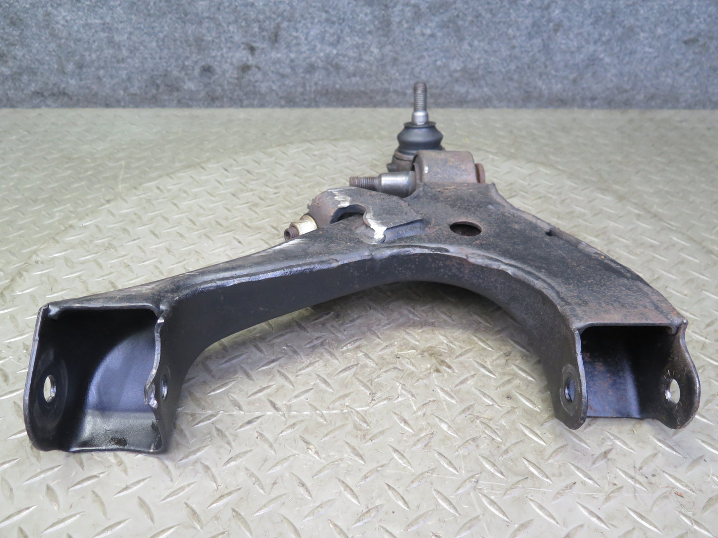 03-06 Chevrolet SSR Set of 2 Front Left Suspension Yoke & Lower Control Arm OEM