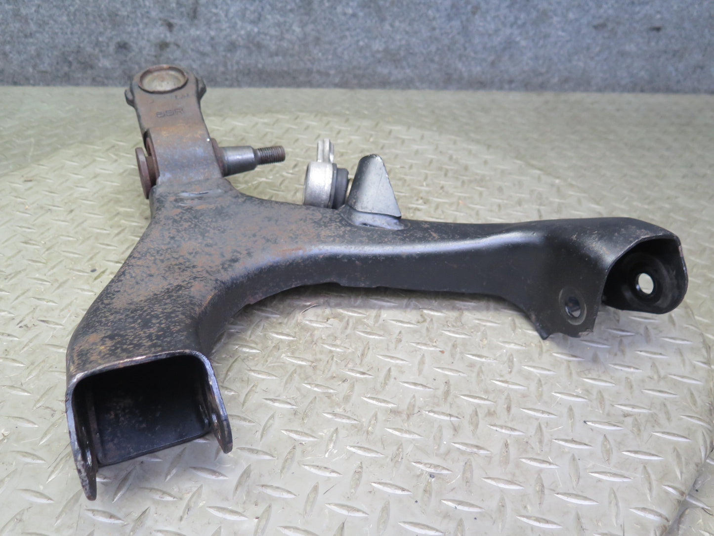 03-06 Chevrolet SSR Set of 2 Front Left Suspension Yoke & Lower Control Arm OEM