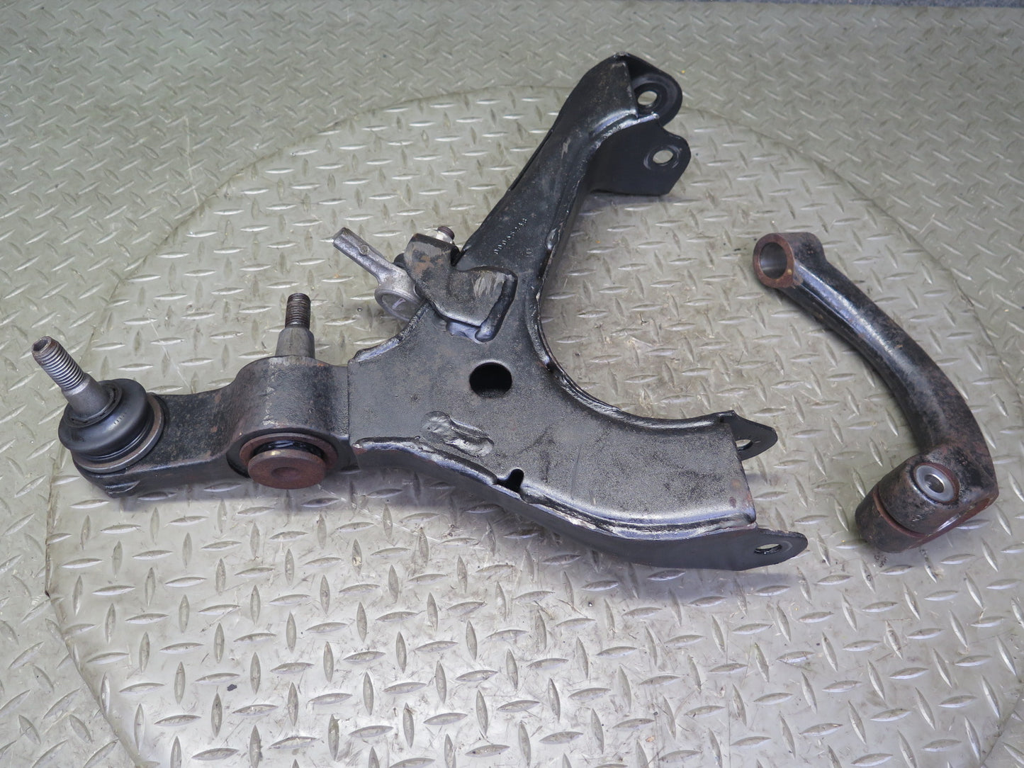 03-06 Chevrolet SSR Set of 2 Front Right Suspension Yoke & Lower Control Arm OEM