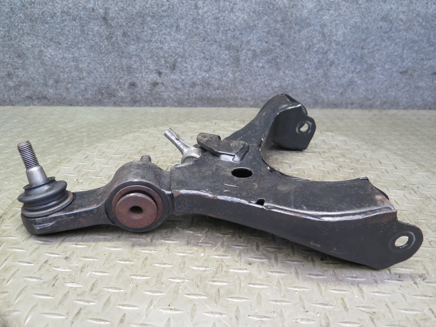 03-06 Chevrolet SSR Set of 2 Front Right Suspension Yoke & Lower Control Arm OEM