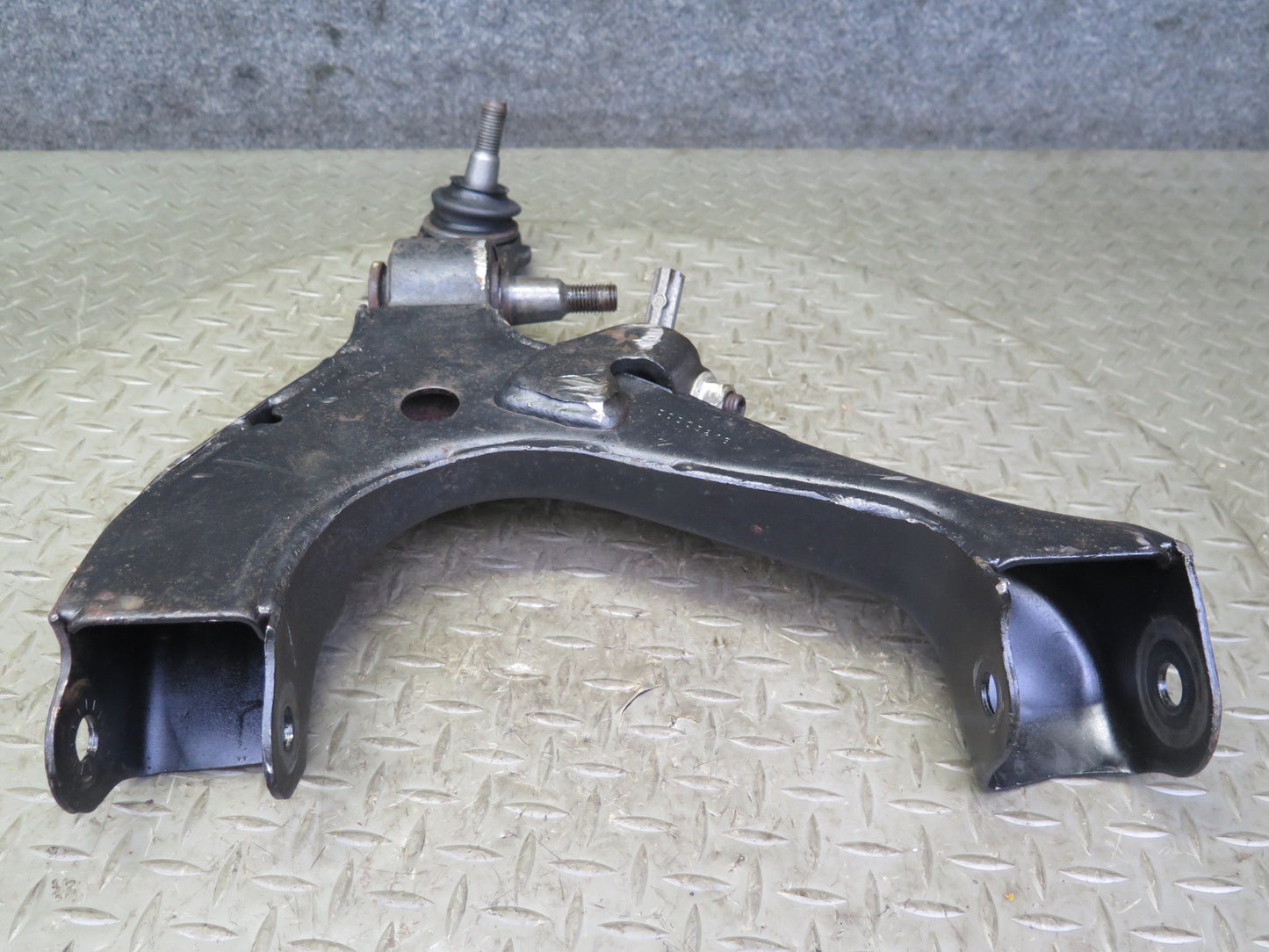03-06 Chevrolet SSR Set of 2 Front Right Suspension Yoke & Lower Control Arm OEM