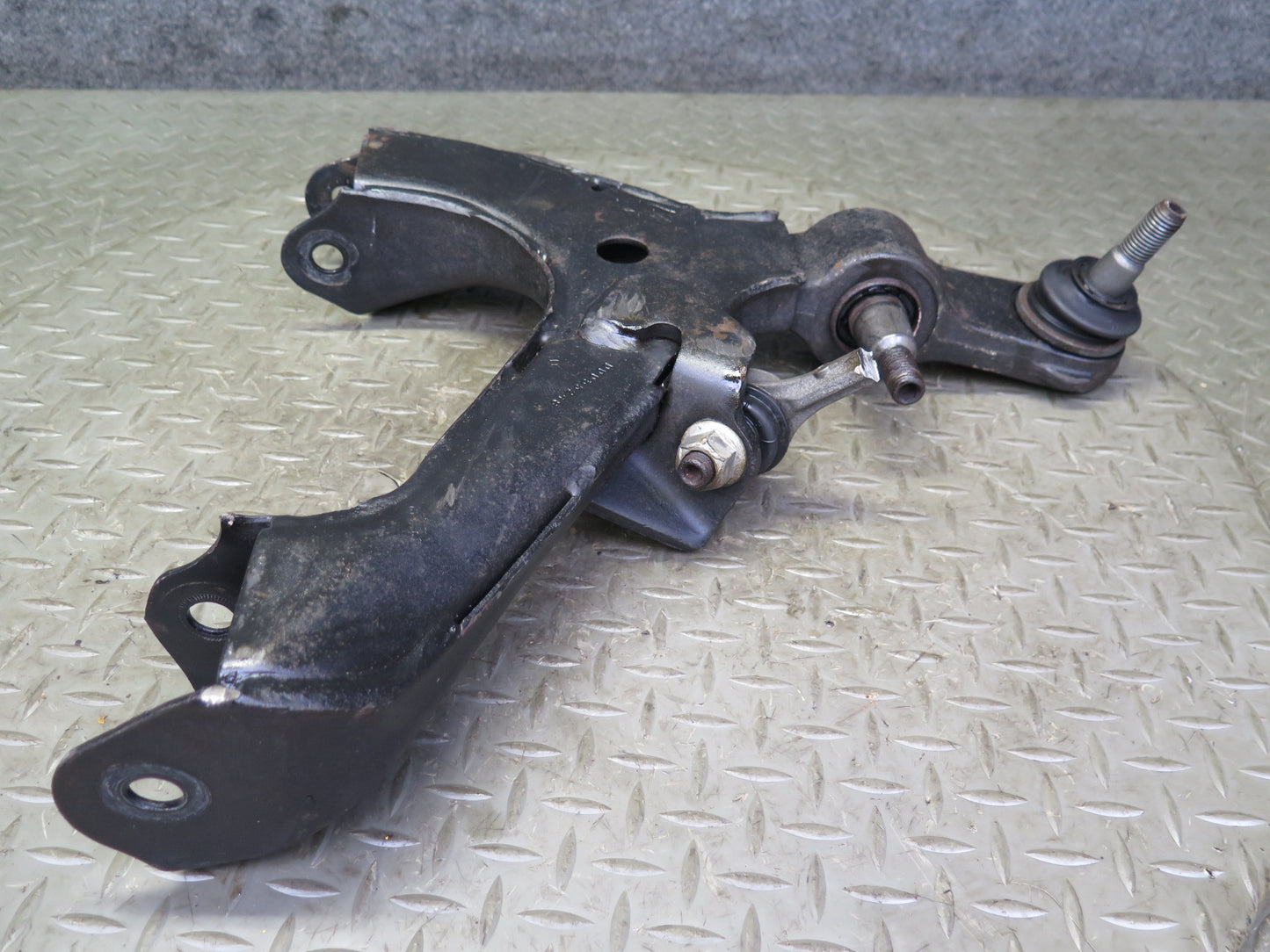 03-06 Chevrolet SSR Set of 2 Front Right Suspension Yoke & Lower Control Arm OEM