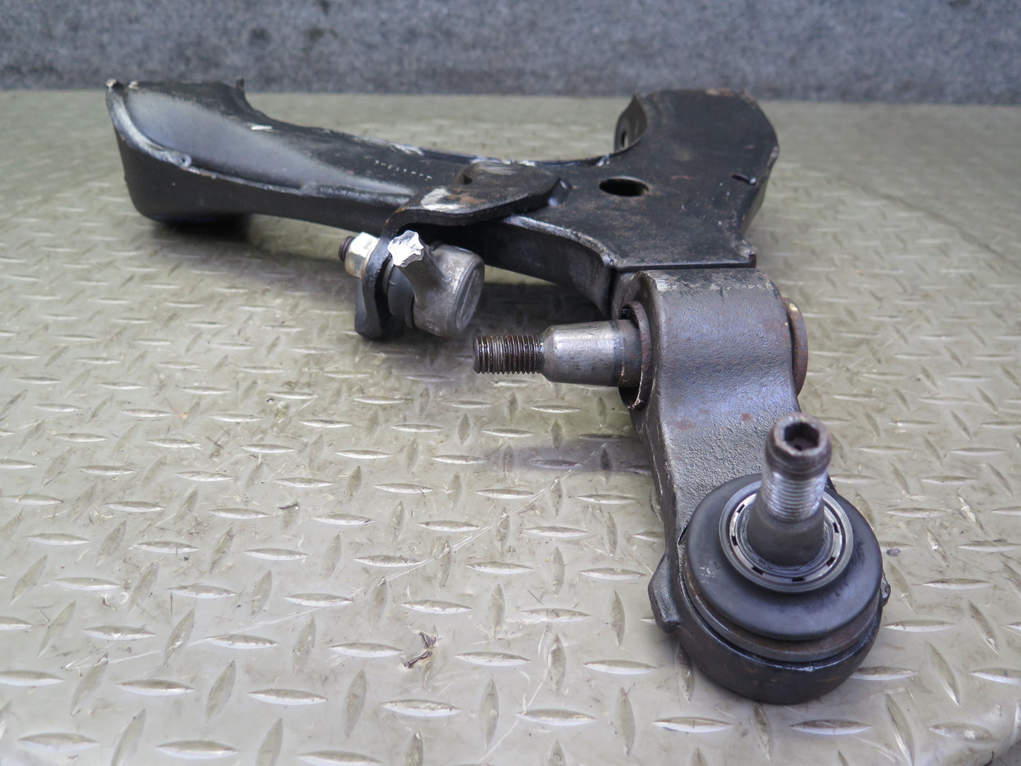 03-06 Chevrolet SSR Set of 2 Front Right Suspension Yoke & Lower Control Arm OEM