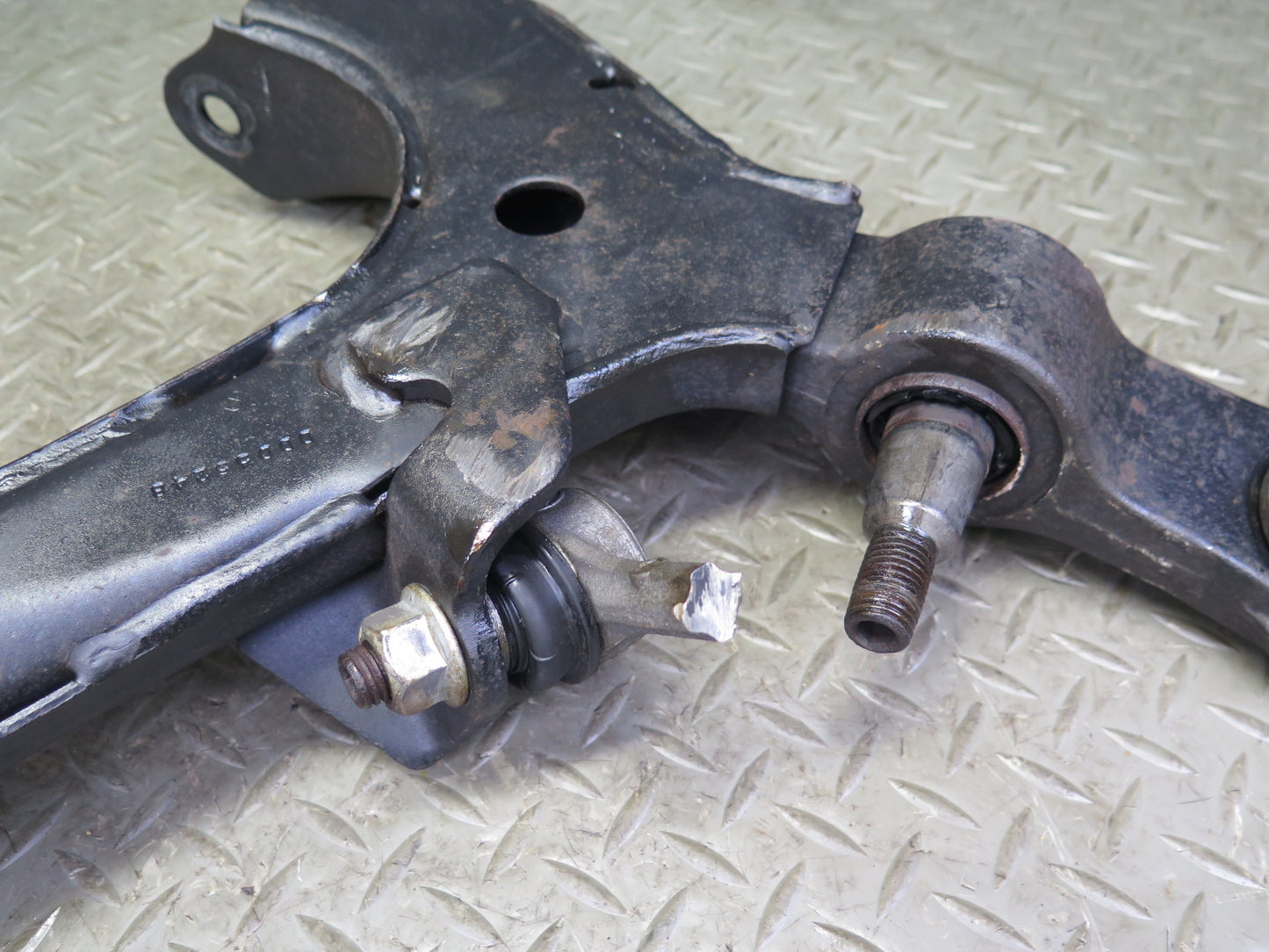03-06 Chevrolet SSR Set of 2 Front Right Suspension Yoke & Lower Control Arm OEM
