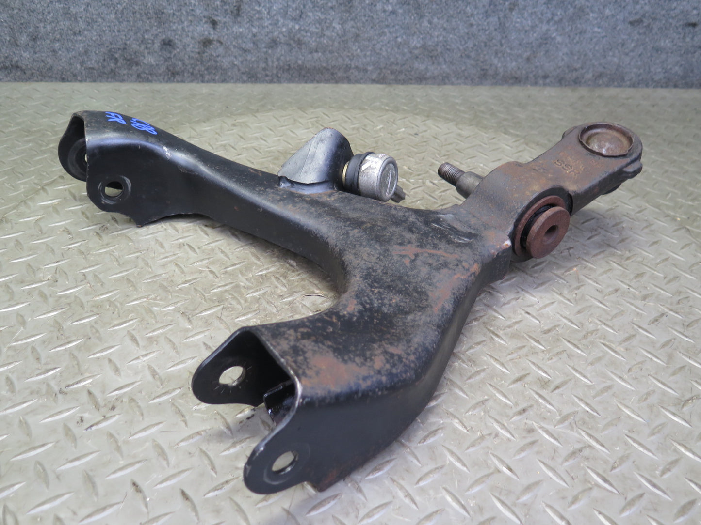 03-06 Chevrolet SSR Set of 2 Front Right Suspension Yoke & Lower Control Arm OEM