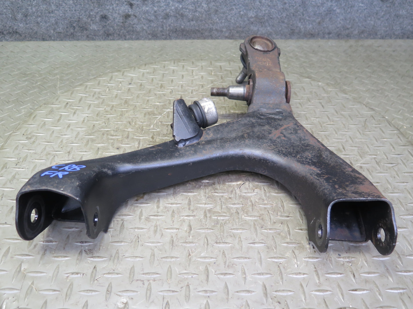 03-06 Chevrolet SSR Set of 2 Front Right Suspension Yoke & Lower Control Arm OEM