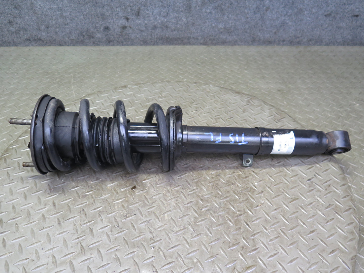 08-10 Lexus USE20L Is-f RWD Set of 2 Front Right & Left Strut Shock Absorber OEM