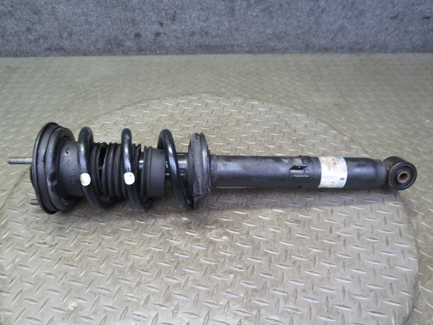 08-10 Lexus USE20L Is-f RWD Set of 2 Front Right & Left Strut Shock Absorber OEM