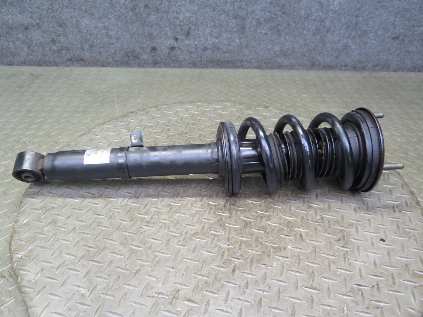 08-10 Lexus USE20L Is-f RWD Set of 2 Front Right & Left Strut Shock Absorber OEM