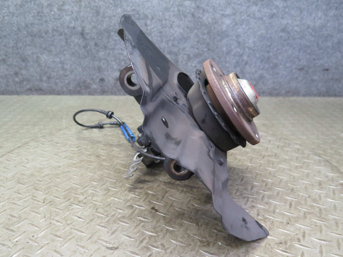 02-06 BMW E46 330i 330ci RWD Front Left Spindle Knuckle Wheel Hub Bearing OEM