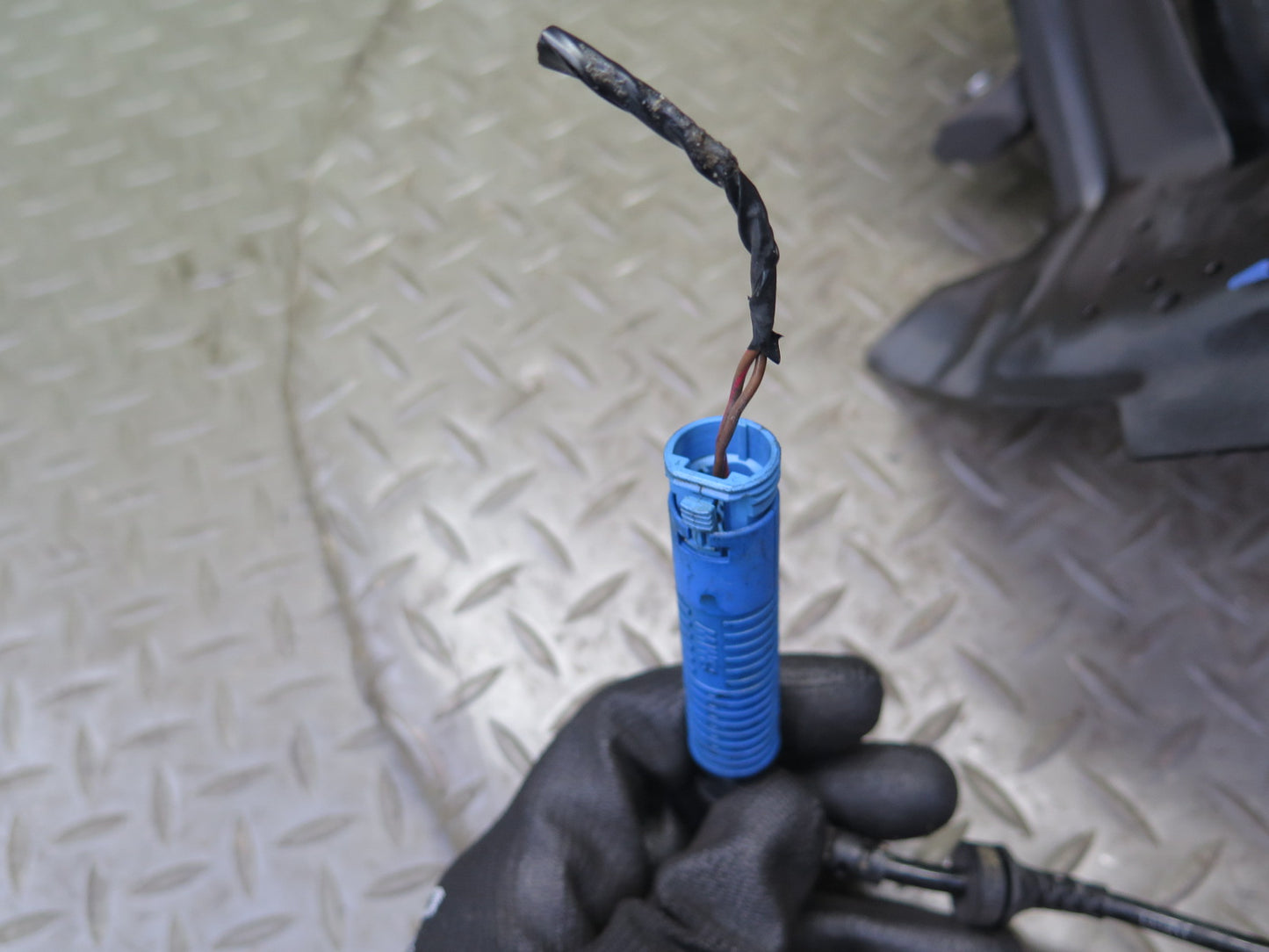 02-06 BMW E46 330i 330ci RWD Front Left Spindle Knuckle Wheel Hub Bearing OEM