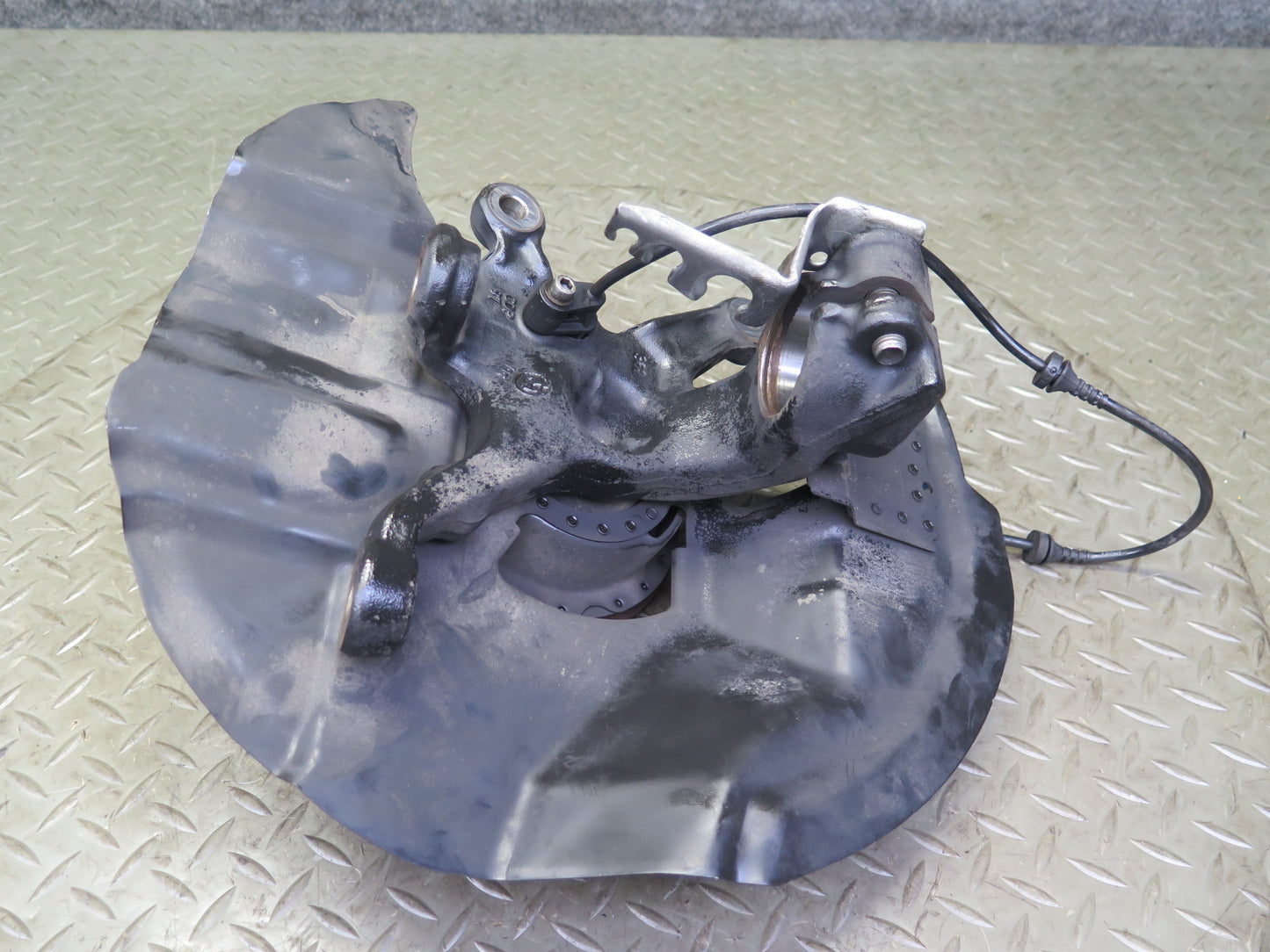 02-06 BMW E46 330i 330ci RWD Front Left Spindle Knuckle Wheel Hub Bearing OEM