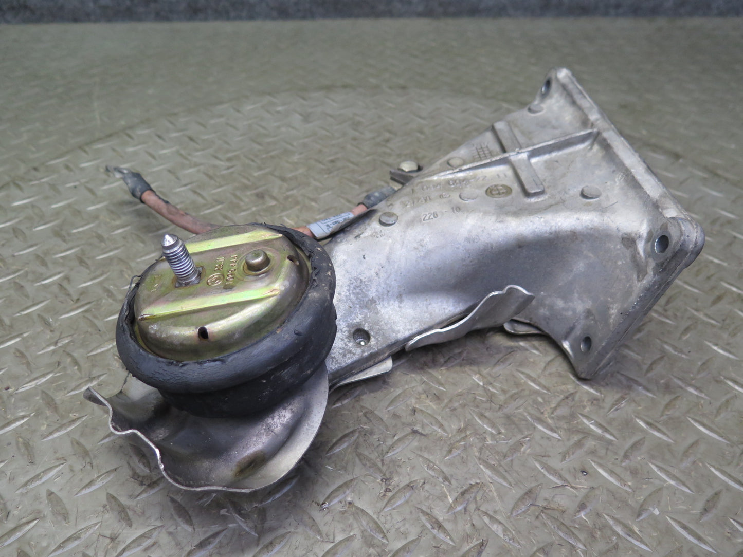 01-06 BMW E46 330Ci M54 Set of 2 Engine Left & Right Motor Mount Support OEM