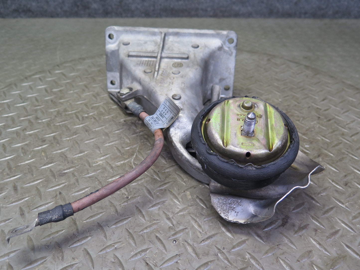 01-06 BMW E46 330Ci M54 Set of 2 Engine Left & Right Motor Mount Support OEM