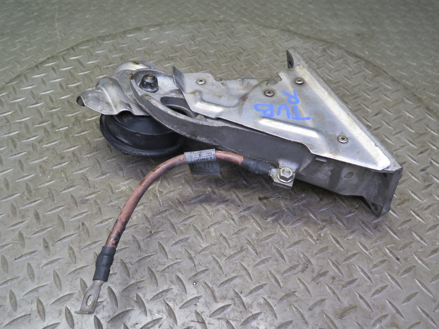 01-06 BMW E46 330Ci M54 Set of 2 Engine Left & Right Motor Mount Support OEM