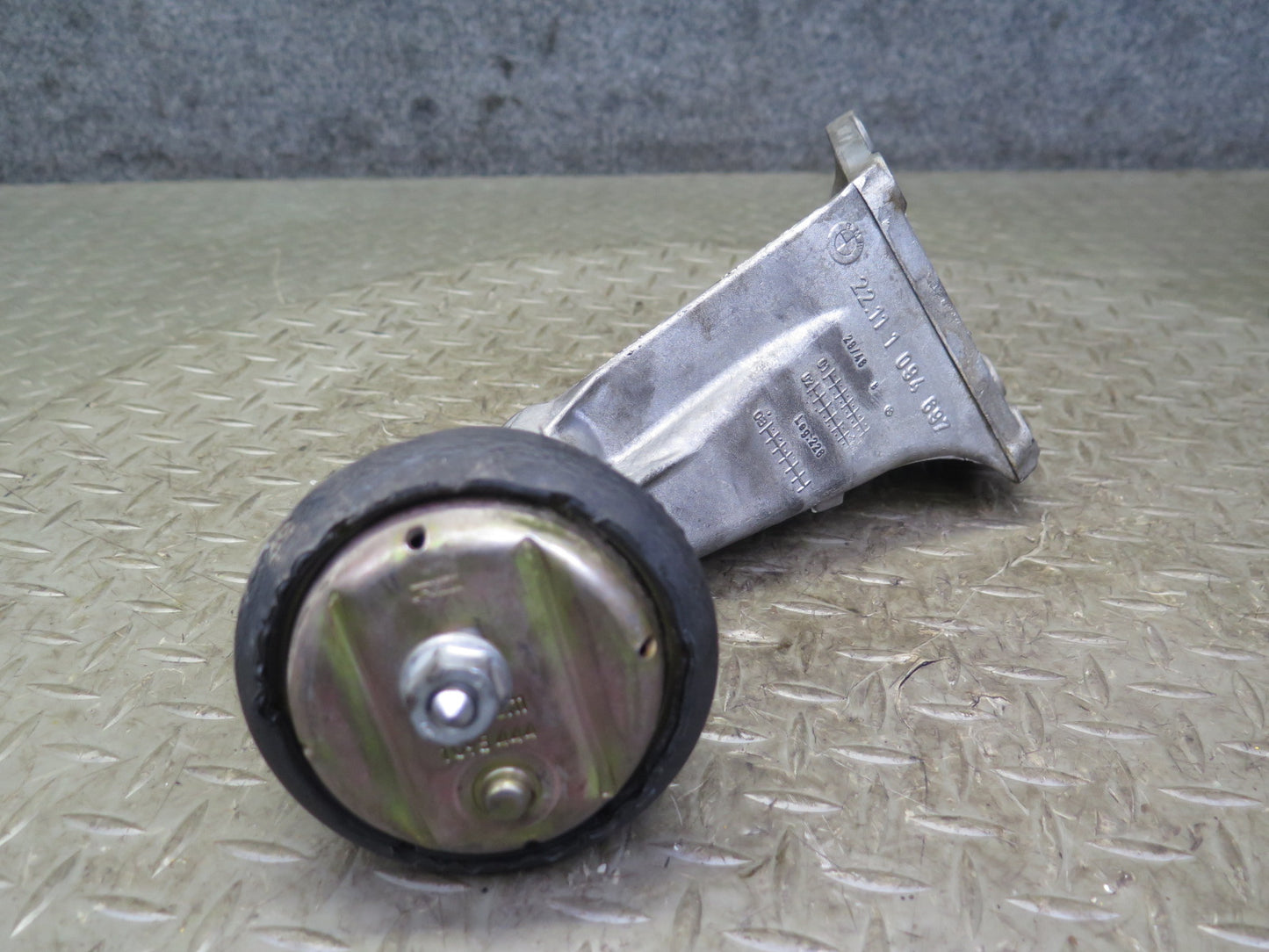 01-06 BMW E46 330Ci M54 Set of 2 Engine Left & Right Motor Mount Support OEM