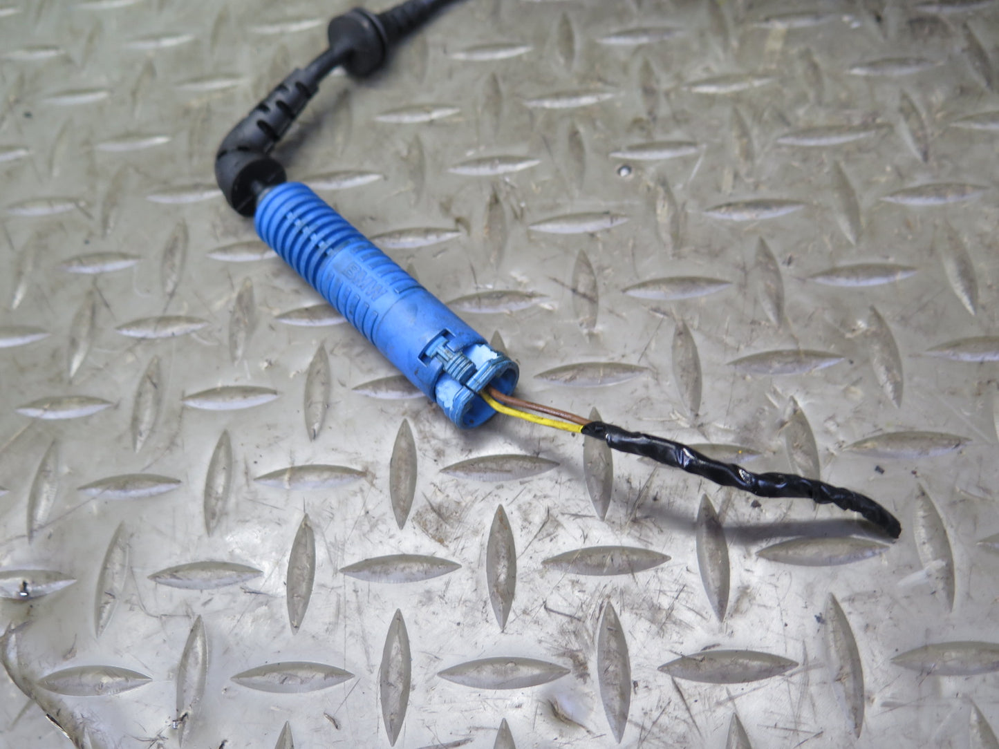 02-06 BMW E46 330i 330ci RWD Front Right Spindle Knuckle Wheel Hub Bearing OEM