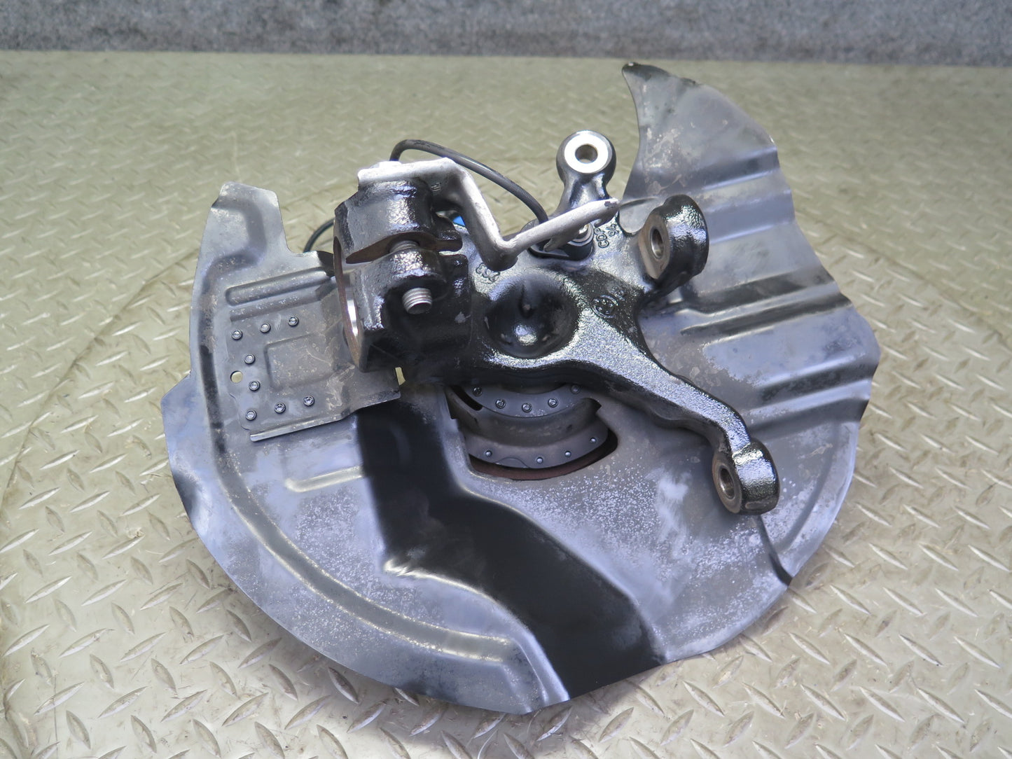 02-06 BMW E46 330i 330ci RWD Front Right Spindle Knuckle Wheel Hub Bearing OEM