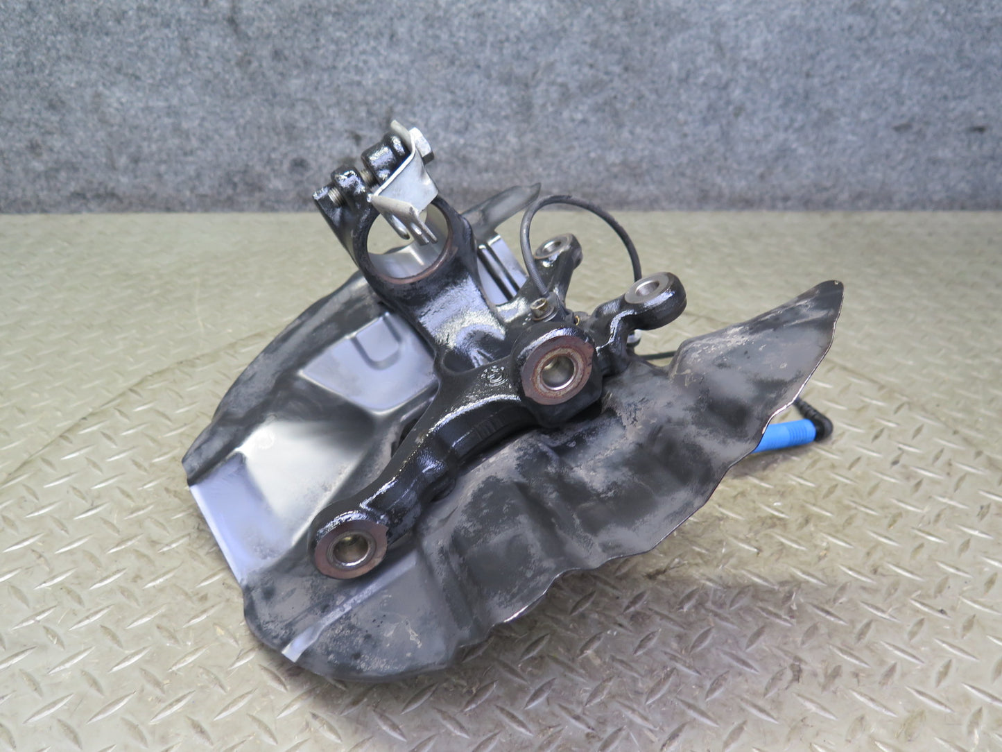 02-06 BMW E46 330i 330ci RWD Front Right Spindle Knuckle Wheel Hub Bearing OEM