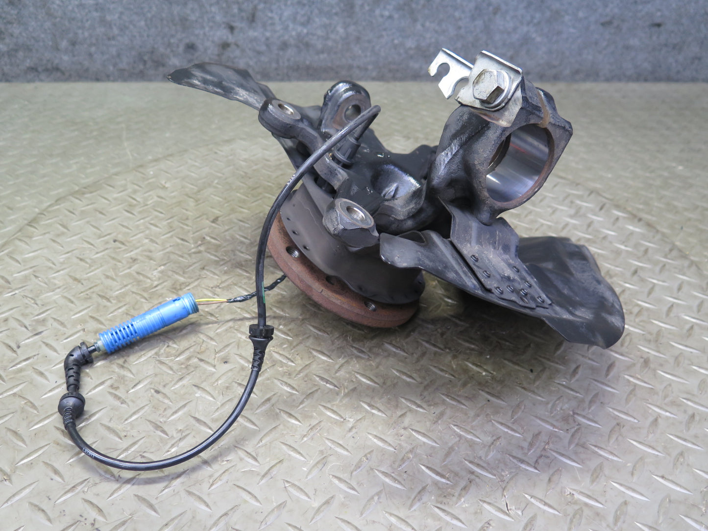 02-06 BMW E46 330i 330ci RWD Front Right Spindle Knuckle Wheel Hub Bearing OEM